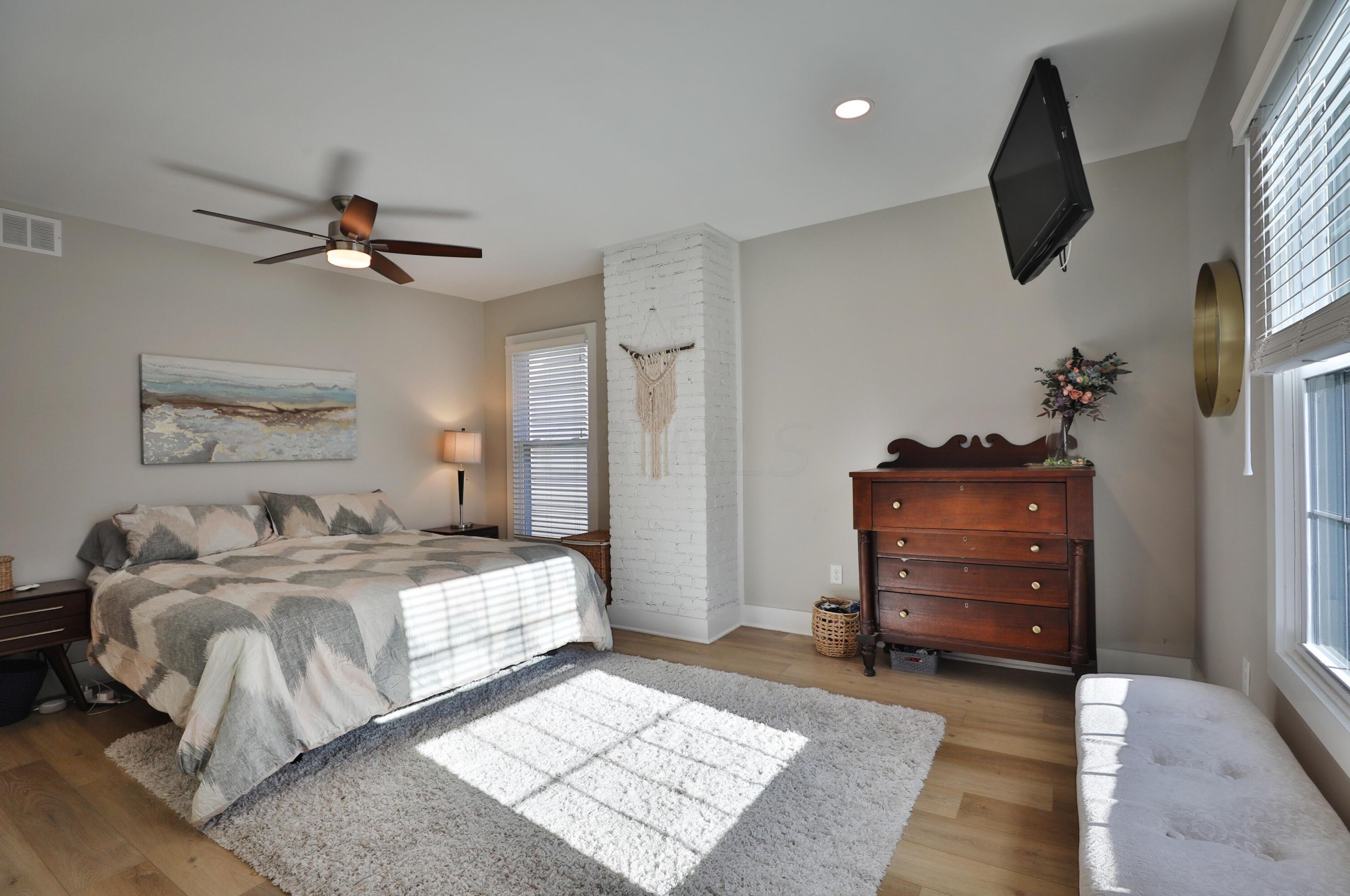 119 Champion Ave, Columbus OH 43203-1559 exterior