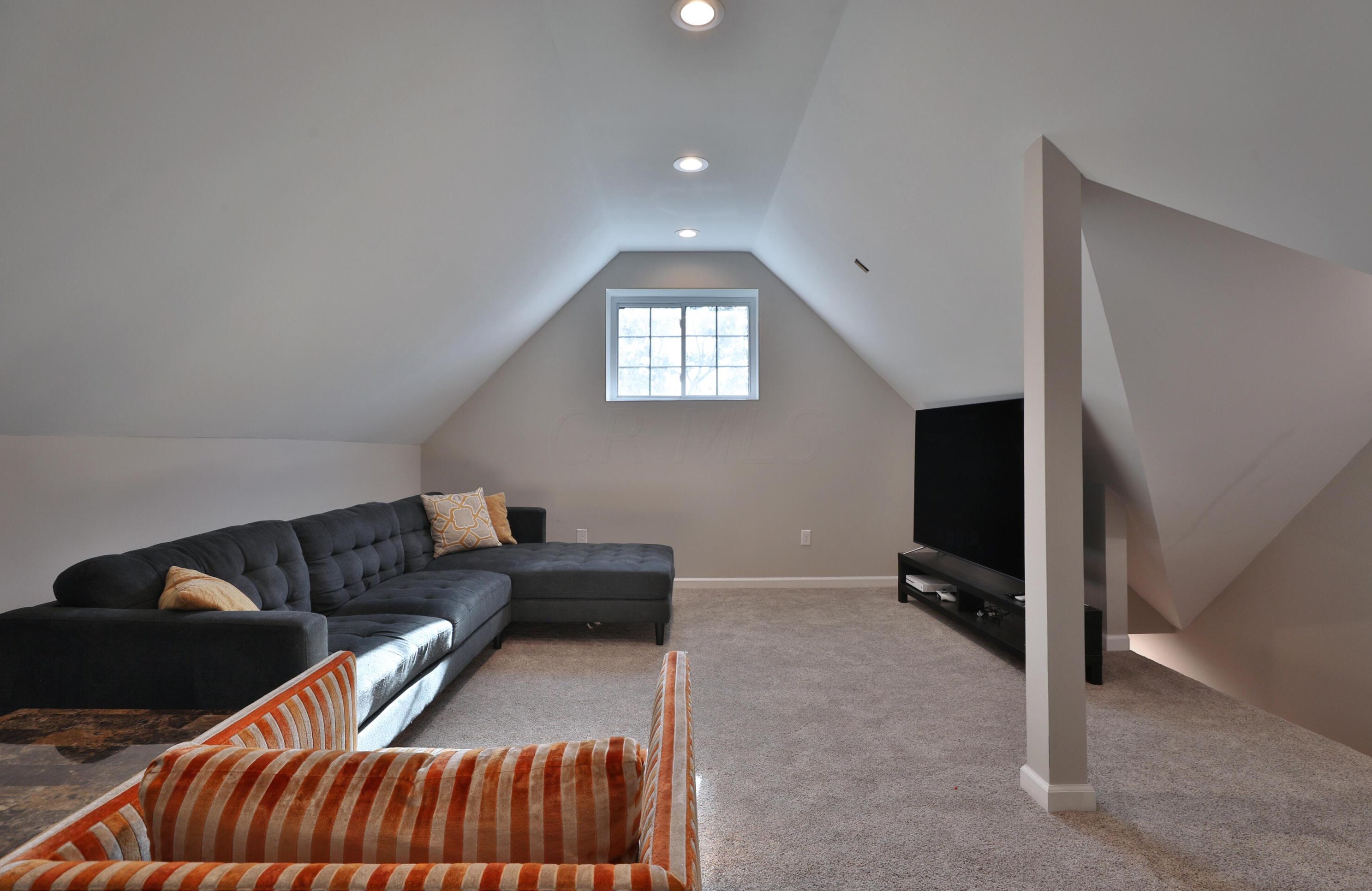 119 Champion Ave, Columbus OH 43203-1559 exterior