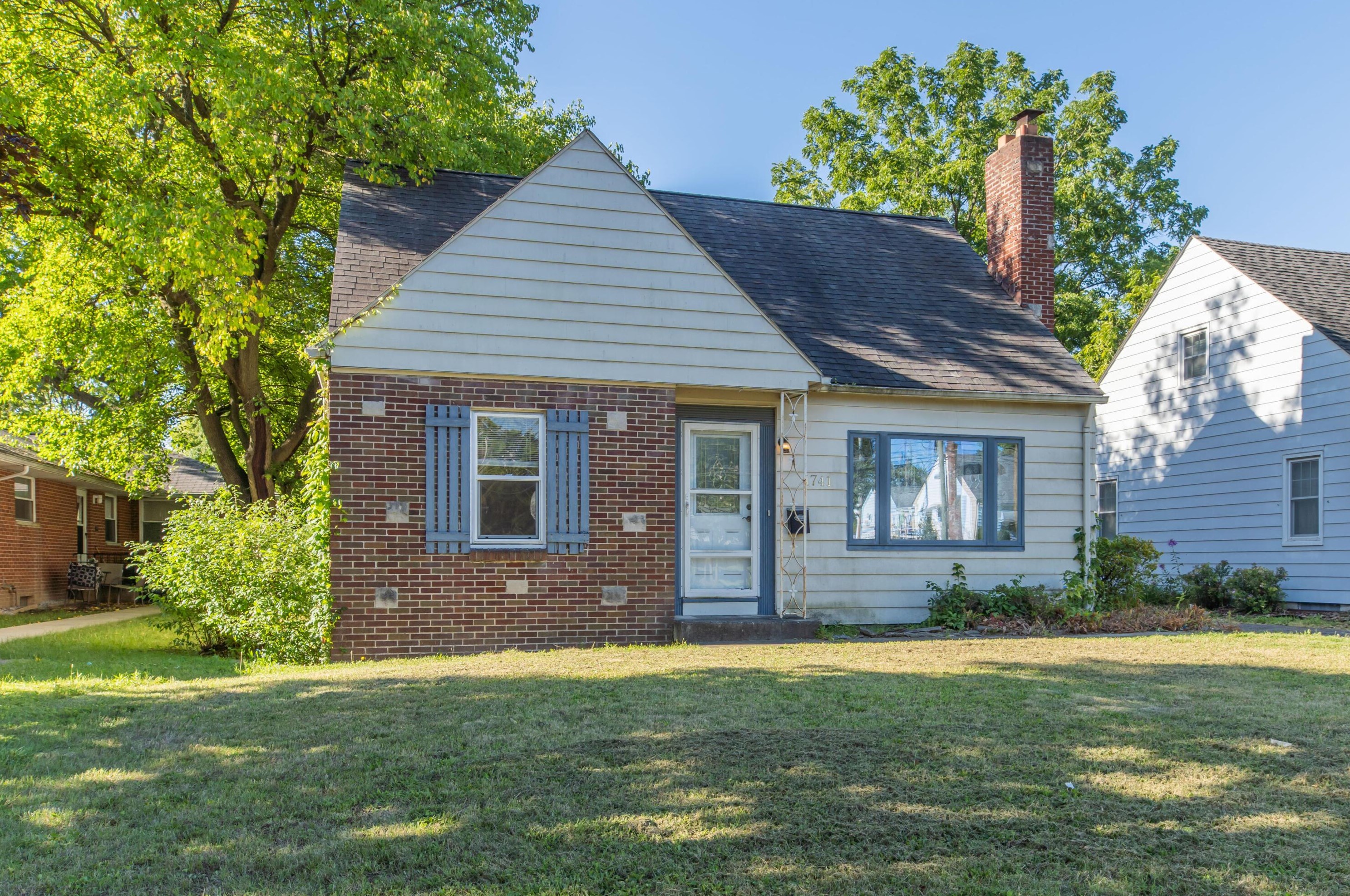 1741 Oakland Park Ave, Columbus, OH 43224-3518
