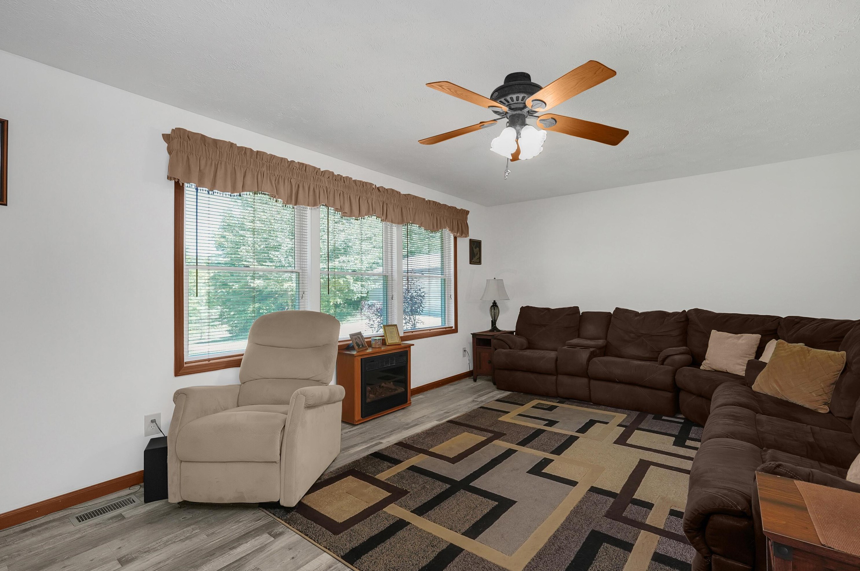 11170 Fallsburg Ne Rd, Frazeysburg, OH 43822