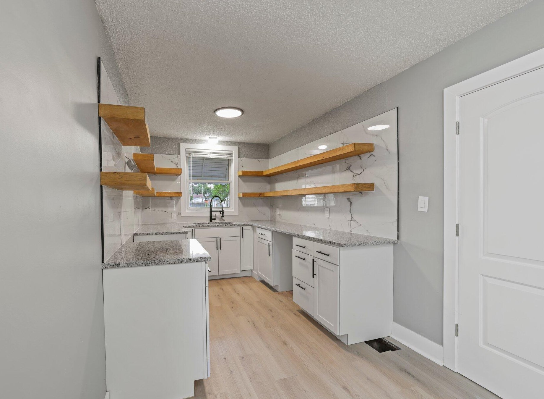 1068 Deshler Ave, Columbus OH  43206-2655 exterior