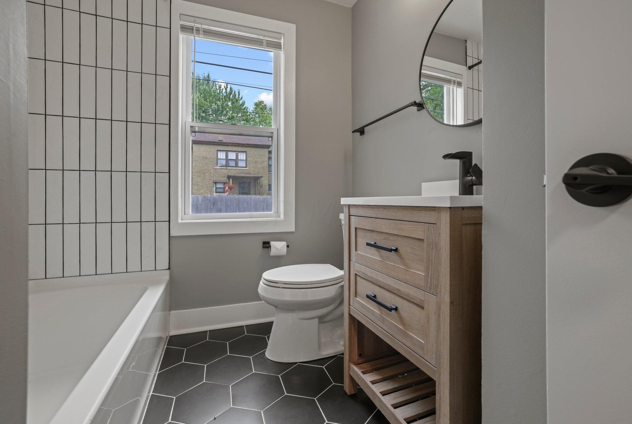 1068 Deshler Ave, Columbus OH  43206-2655 exterior