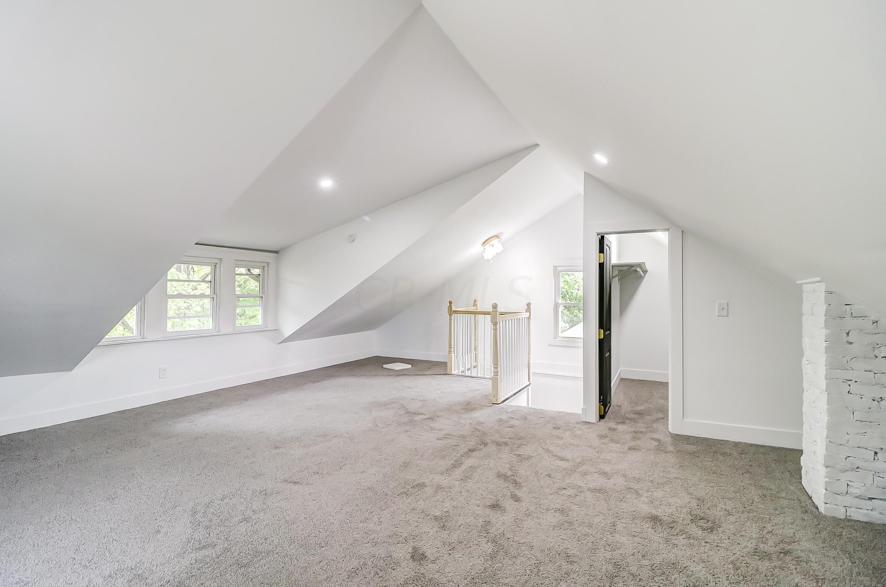 261 Eldon Ave, Columbus OH 43204-3702 exterior