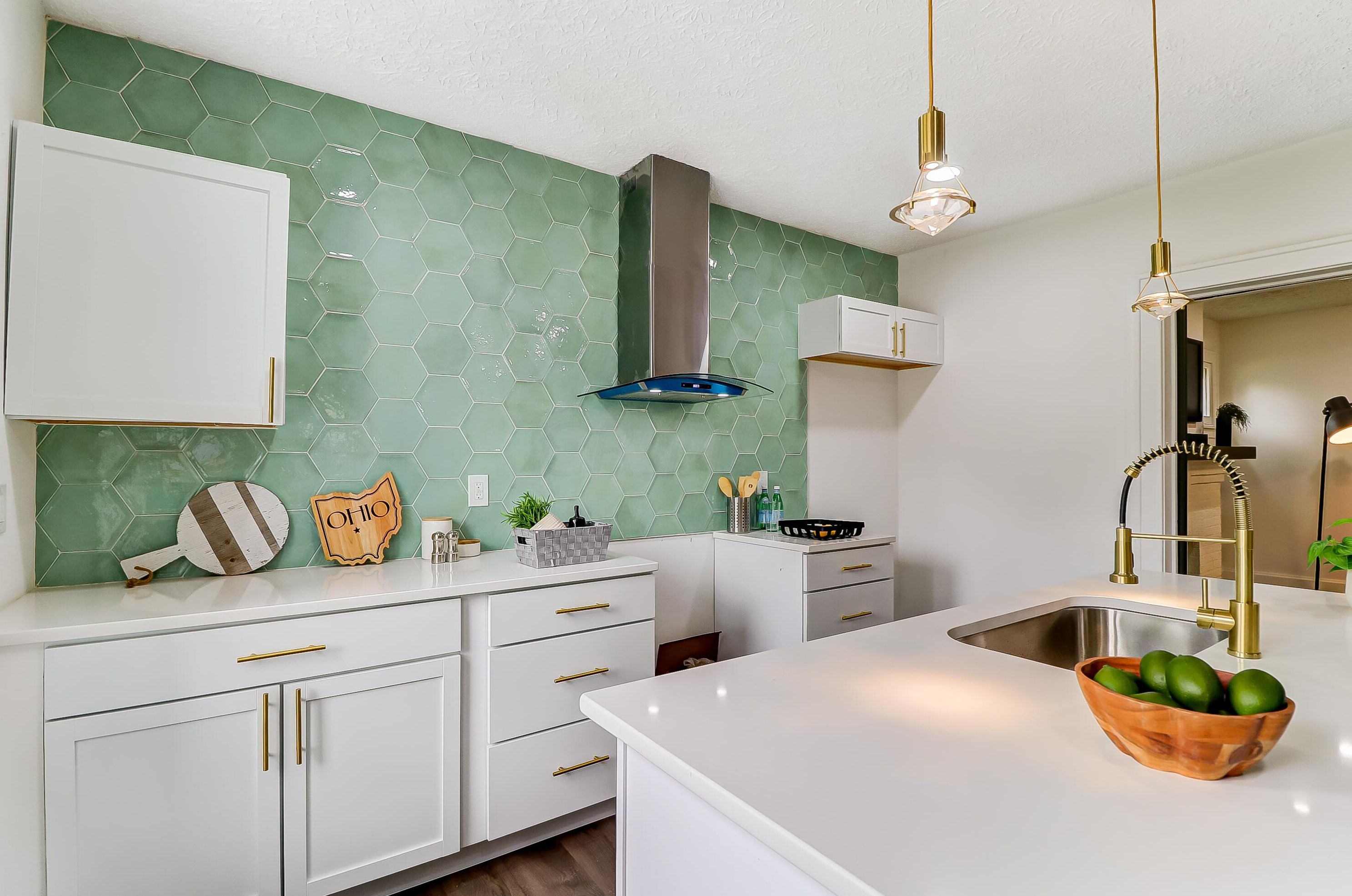 261 Eldon Ave, Columbus OH 43204-3702 exterior