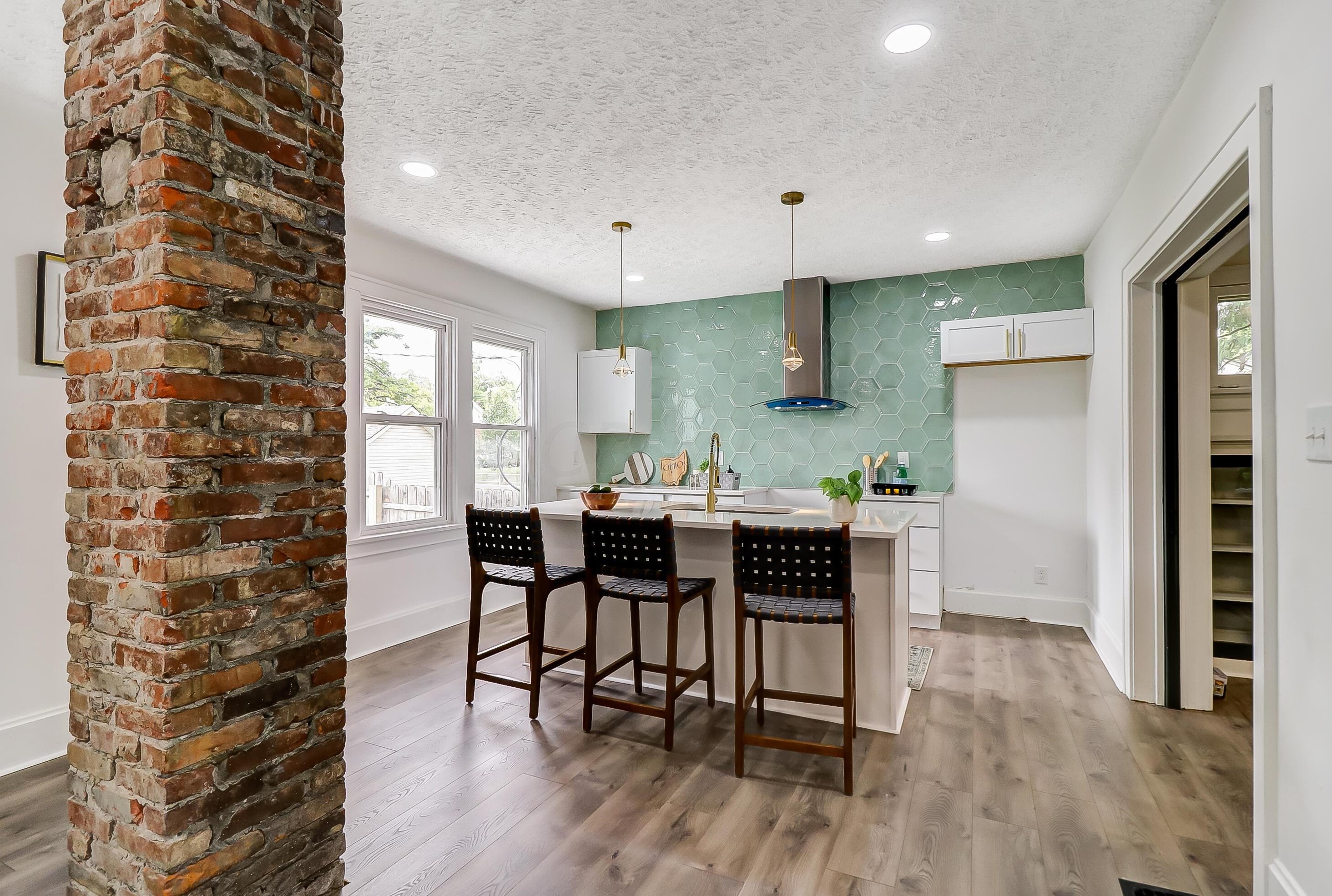 261 Eldon Ave, Columbus OH 43204-3702 exterior