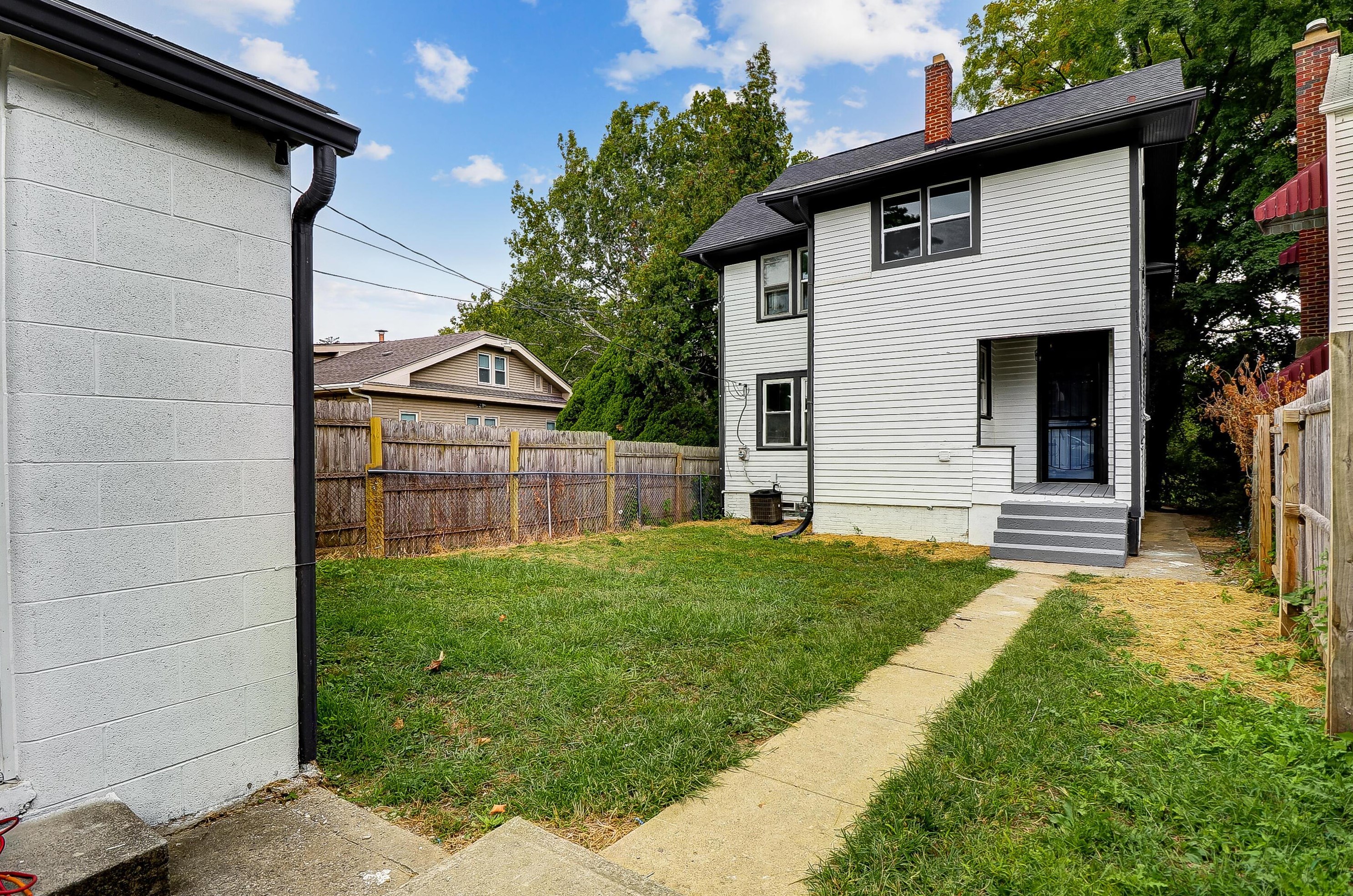 261 Eldon Ave, Columbus OH 43204-3702 exterior