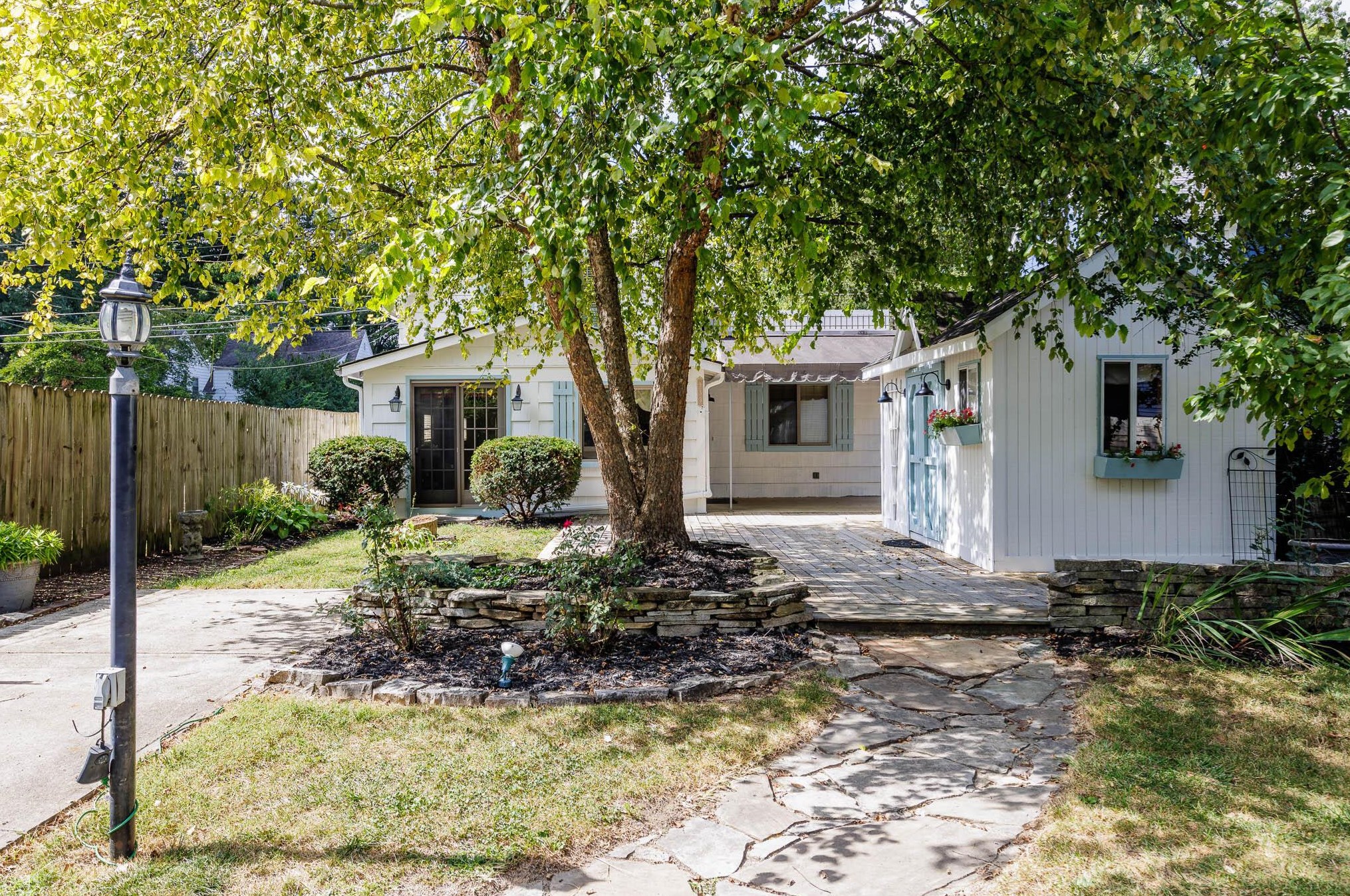 933 Grandon Ave, Columbus, OH 43209-2529