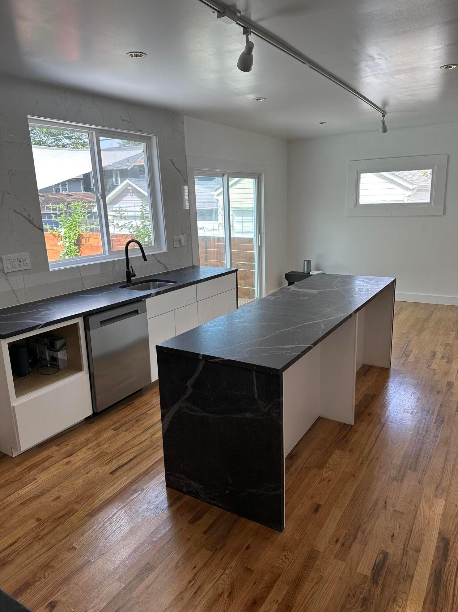 2871 Findley Ave, Columbus OH  43202-2319 exterior