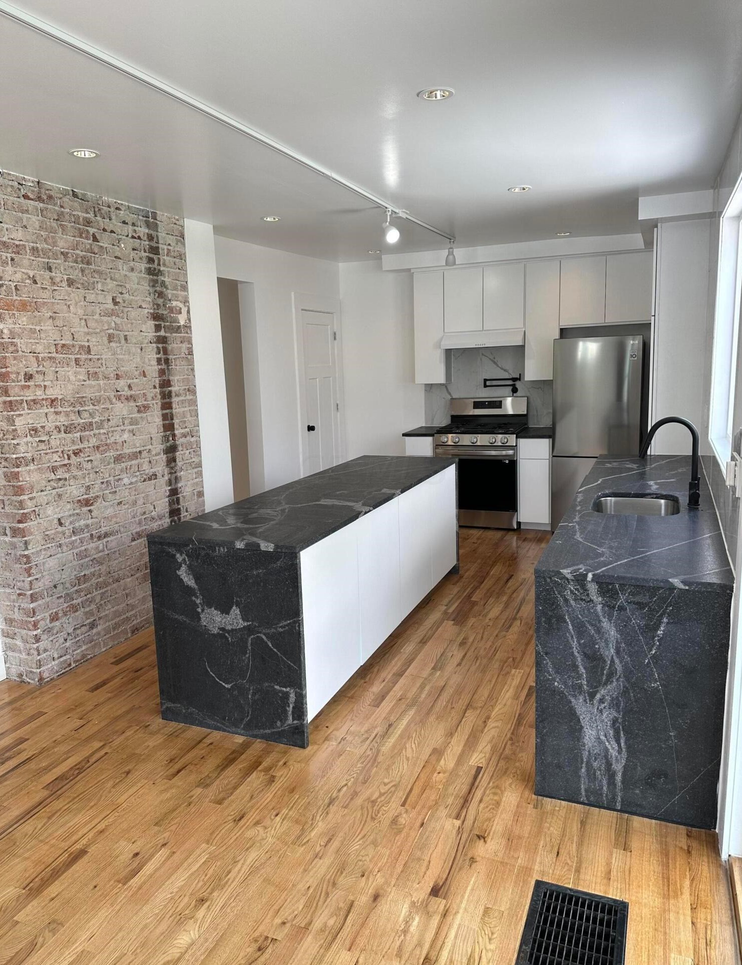 2871 Findley Ave, Columbus OH  43202-2319 exterior