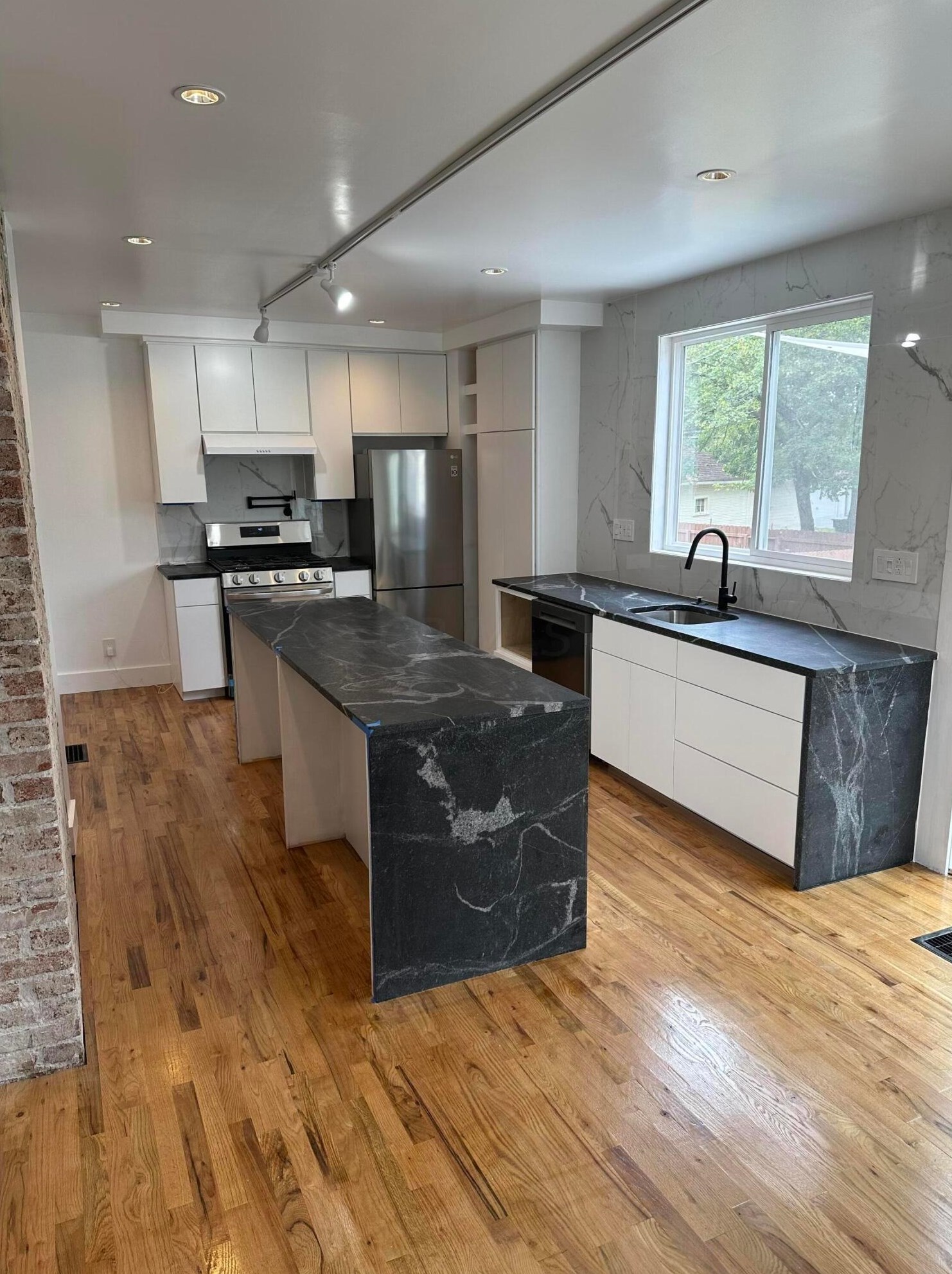 2871 Findley Ave, Columbus OH  43202-2319 exterior