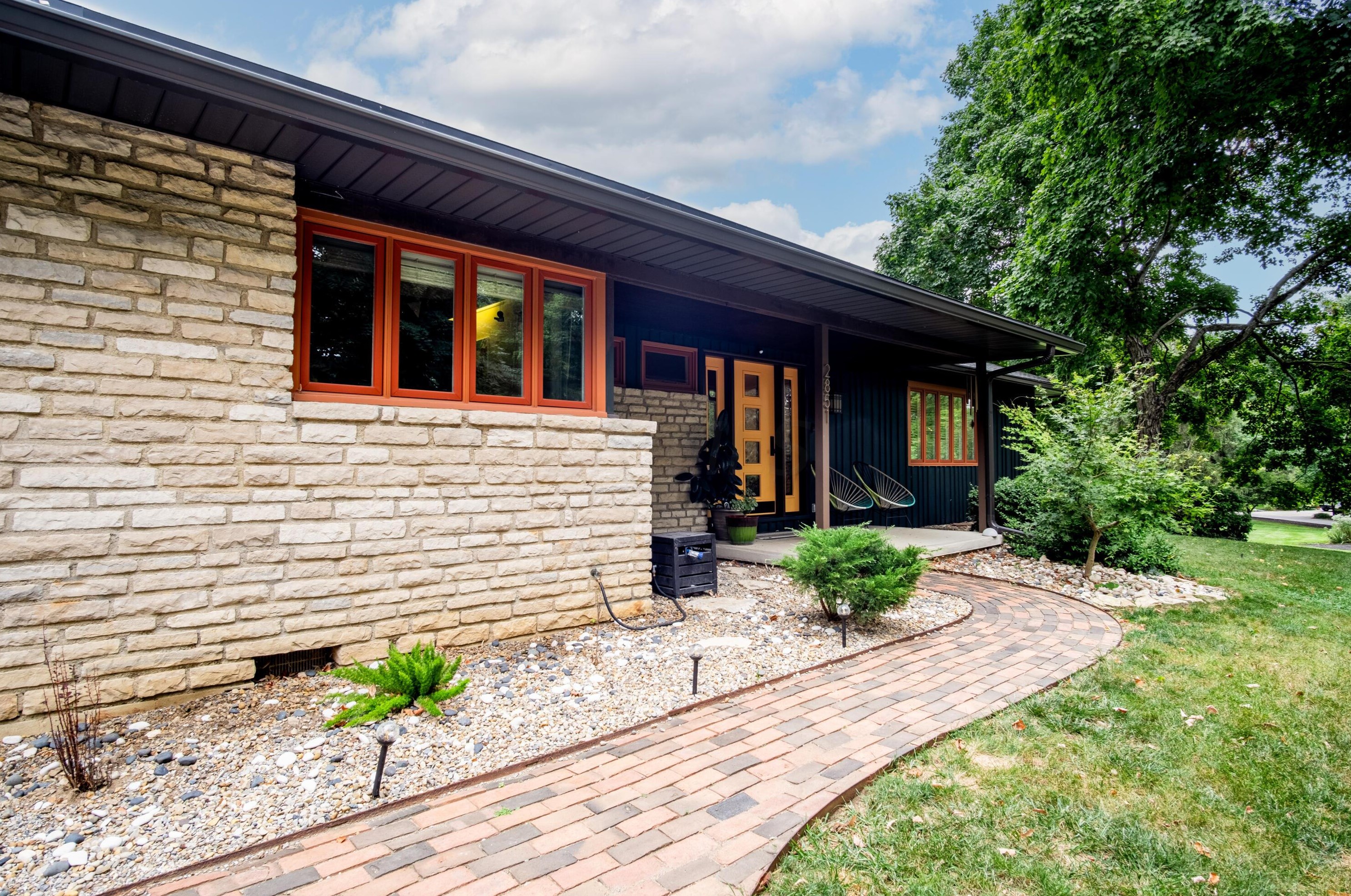 2851 Canterbury Ln, Columbus, OH 43221-3016