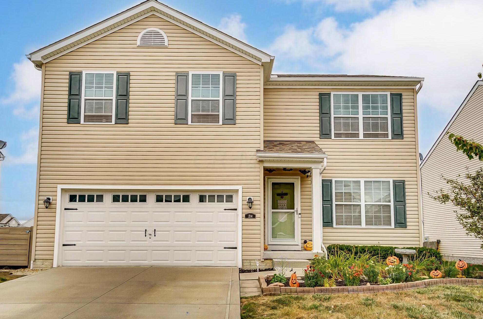214 Honey Locust Ln, Commercial Point, OH 43116-2502