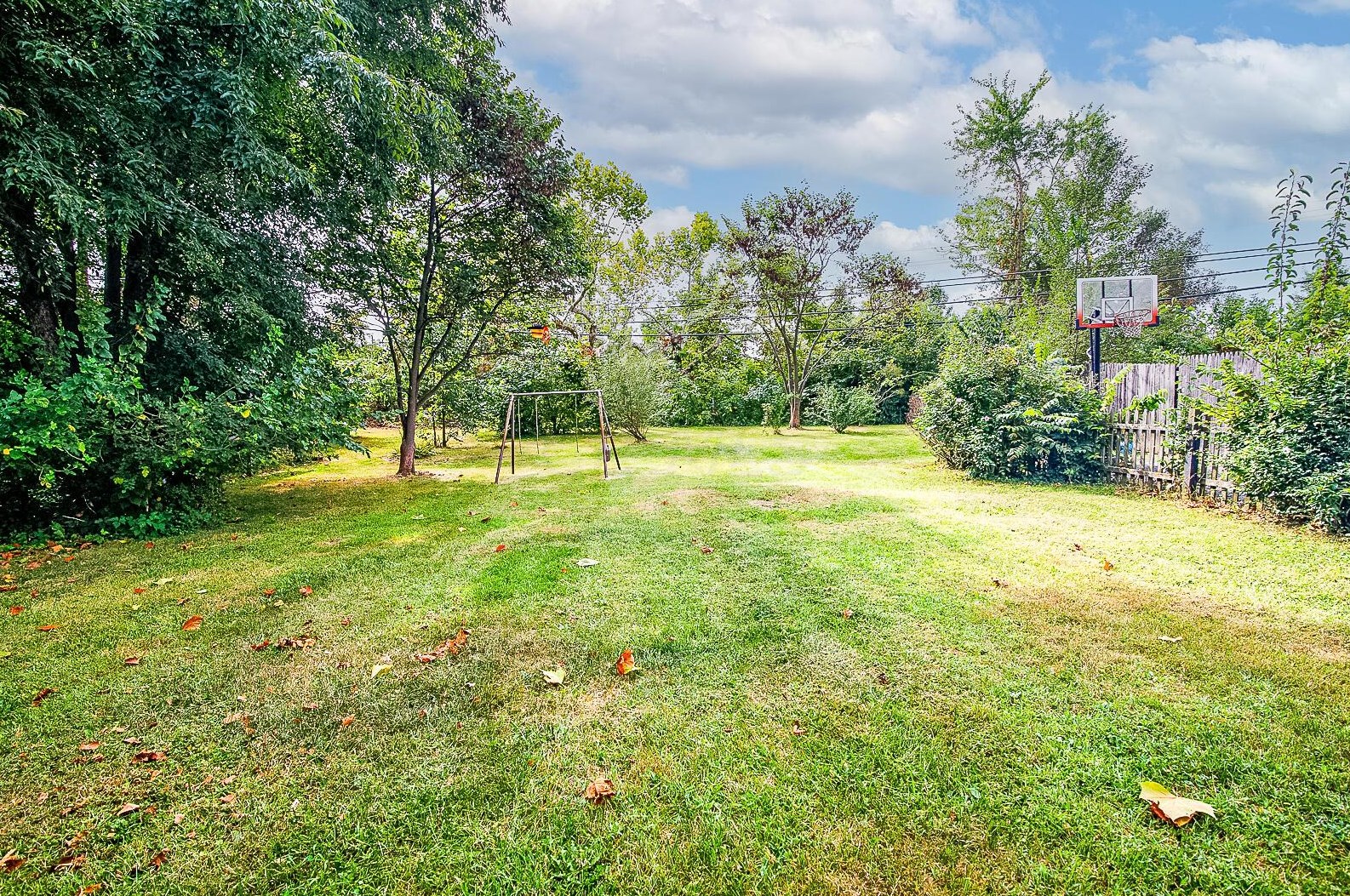 5393 Fullerton Dr, Columbus OH 43232-6218 exterior