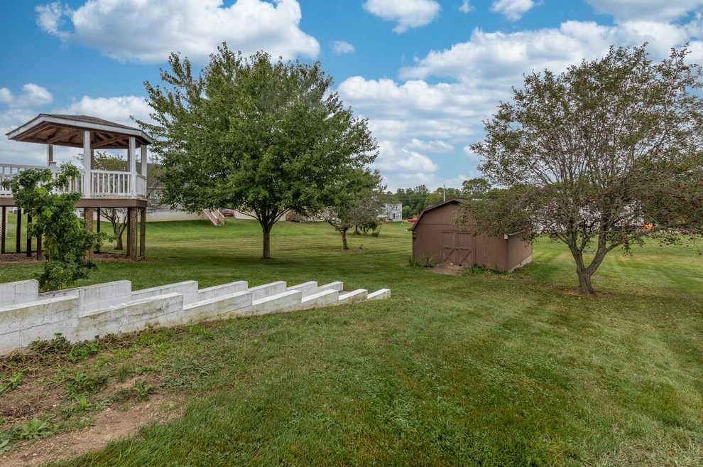 2251 Carper St, Lancaster OH 43130-1285 exterior