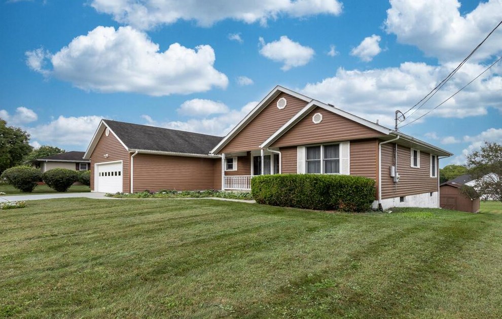 2251 Carper St, Lancaster, OH 43130-8043