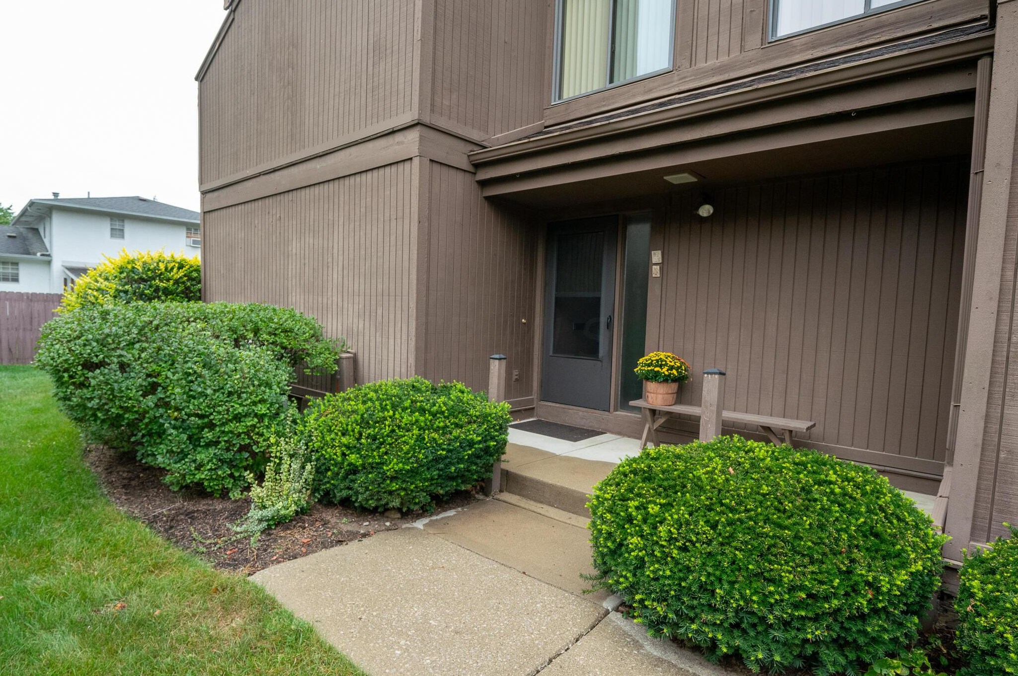 2131 Willowick Dr, Columbus, OH 43229-1527