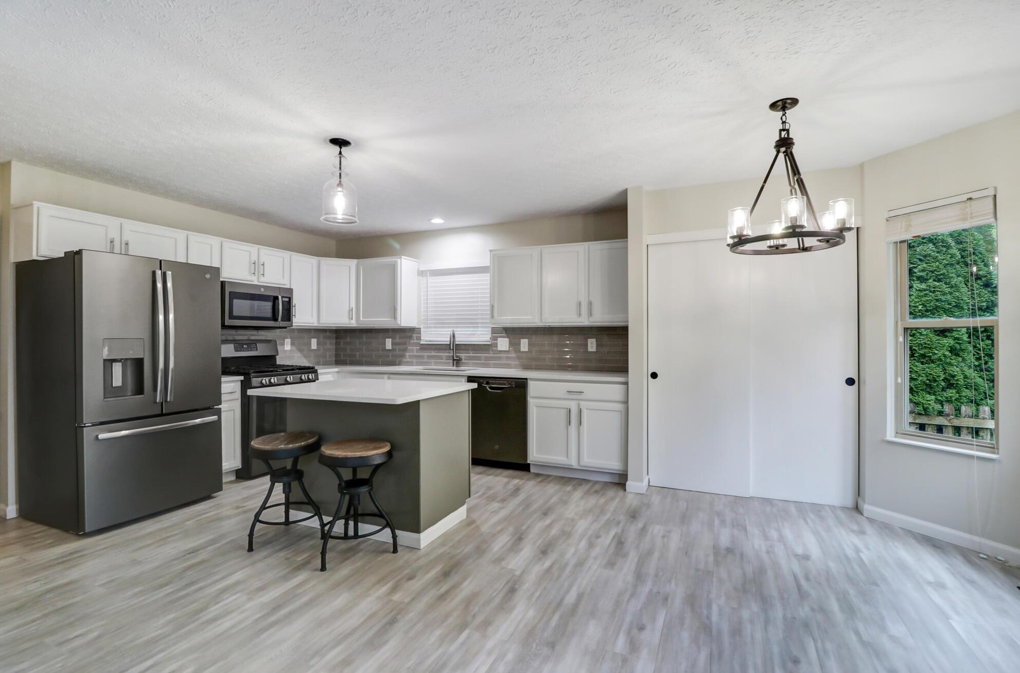 3191 Berkley Pointe Dr, Columbus OH 43230-4880 exterior