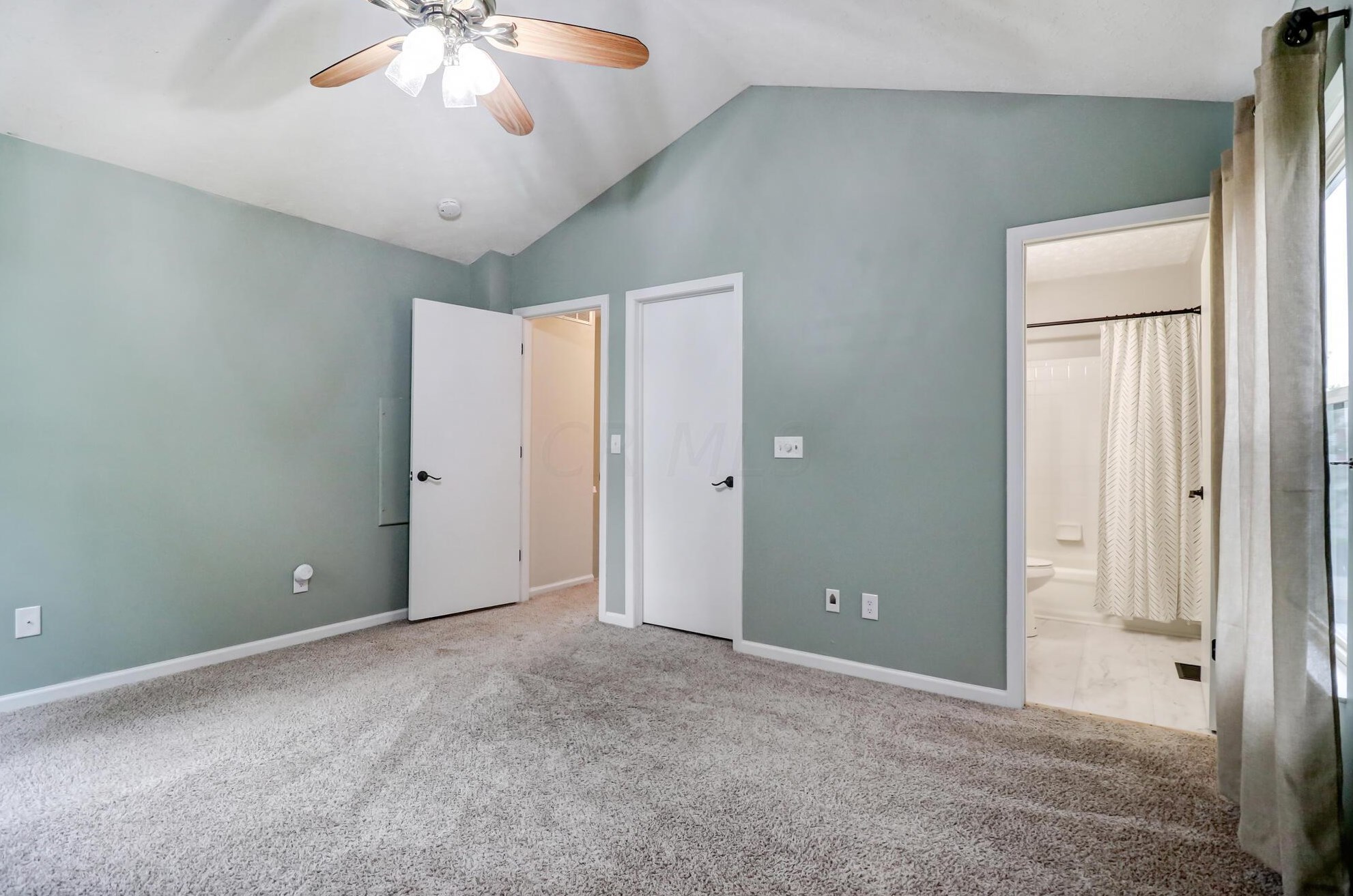 3191 Berkley Pointe Dr, Columbus OH 43230-4880 exterior