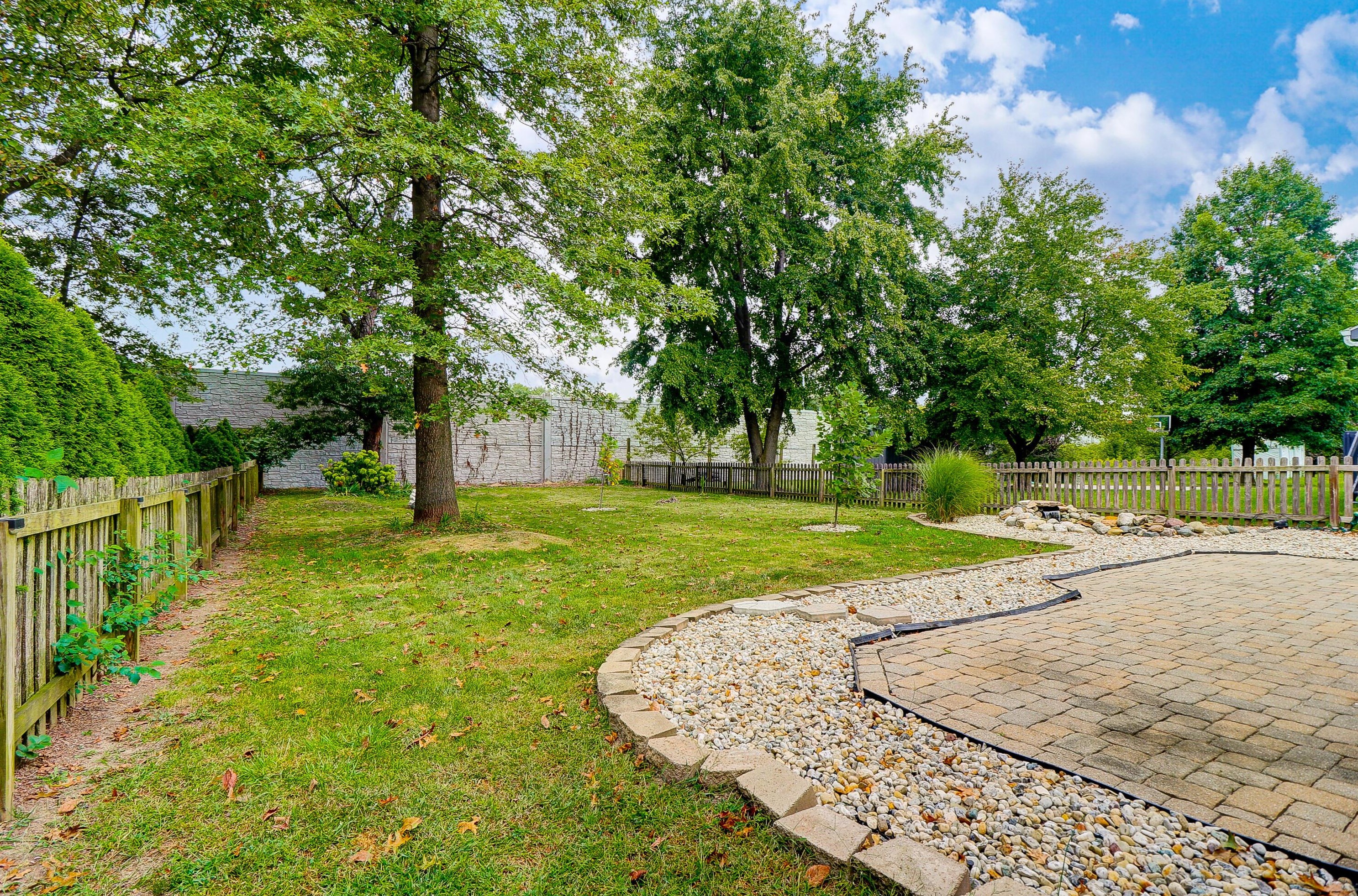 3191 Berkley Pointe Dr, Columbus OH 43230-4880 exterior