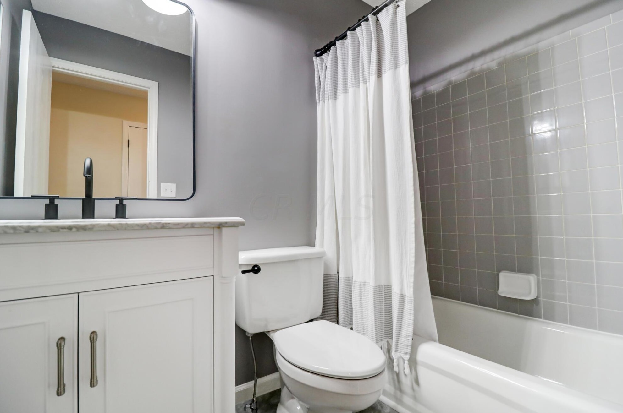 3191 Berkley Pointe Dr, Columbus OH 43230-4880 exterior