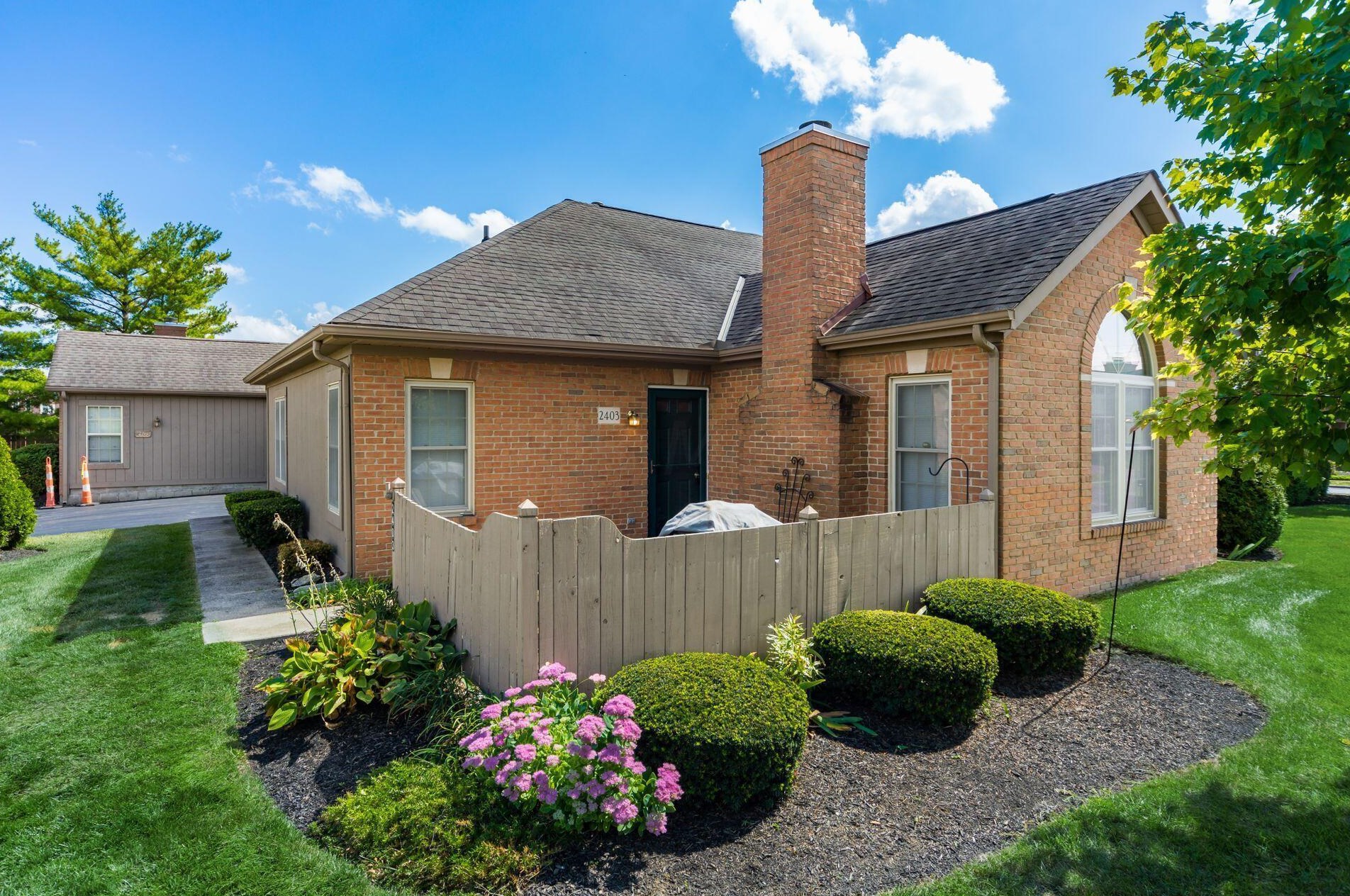 2403 Hooverside Ln, Darbydale, OH 43123-3936