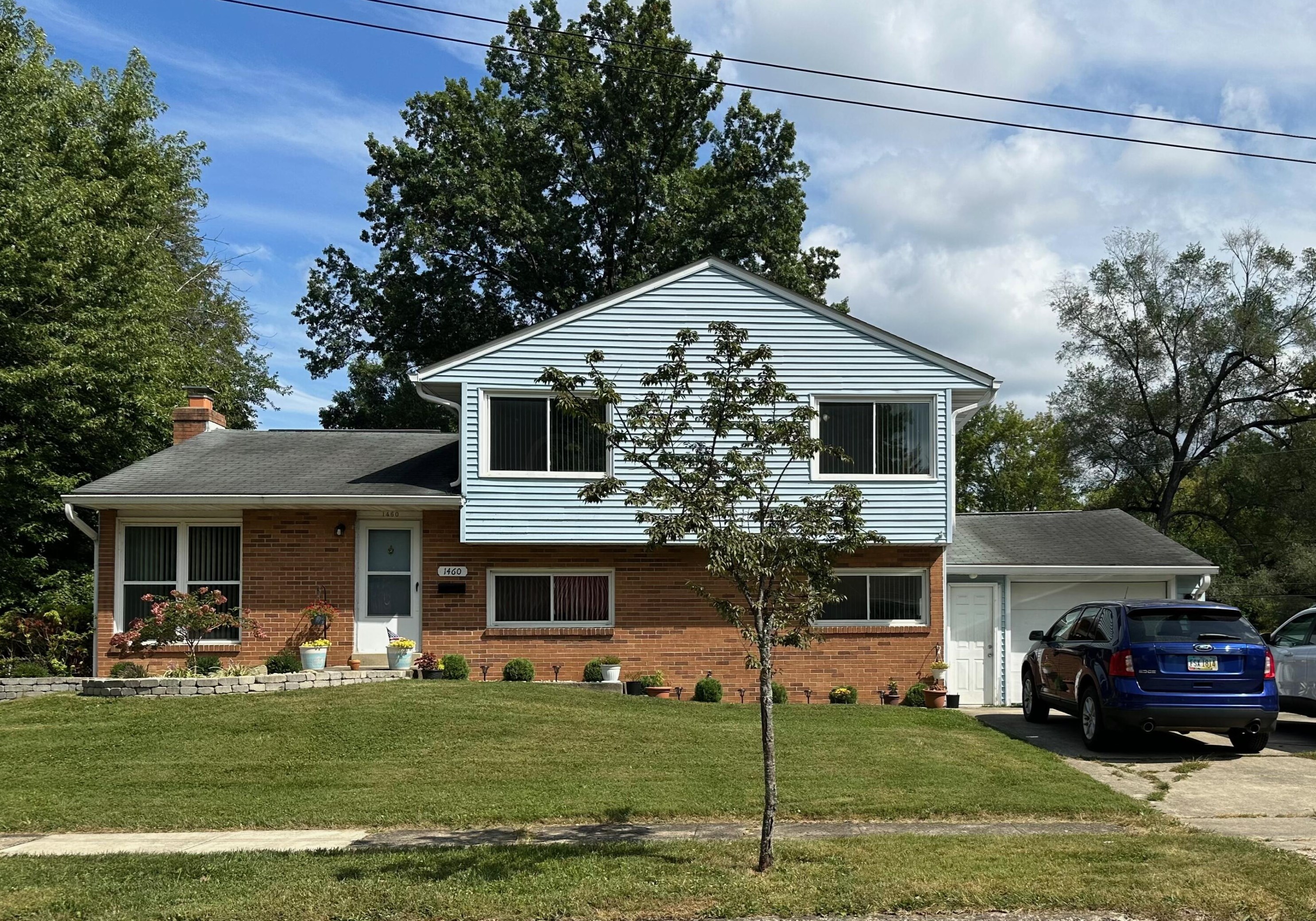 1460 Lillian Ln, Columbus, OH 43227-2157