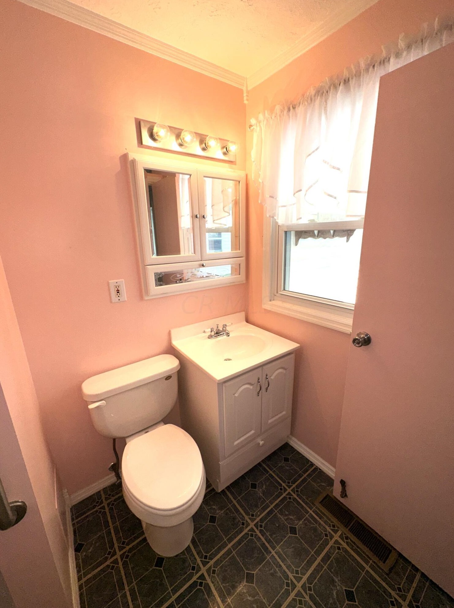 500 Murray Hl Rd, Columbus OH 43228-4912 exterior