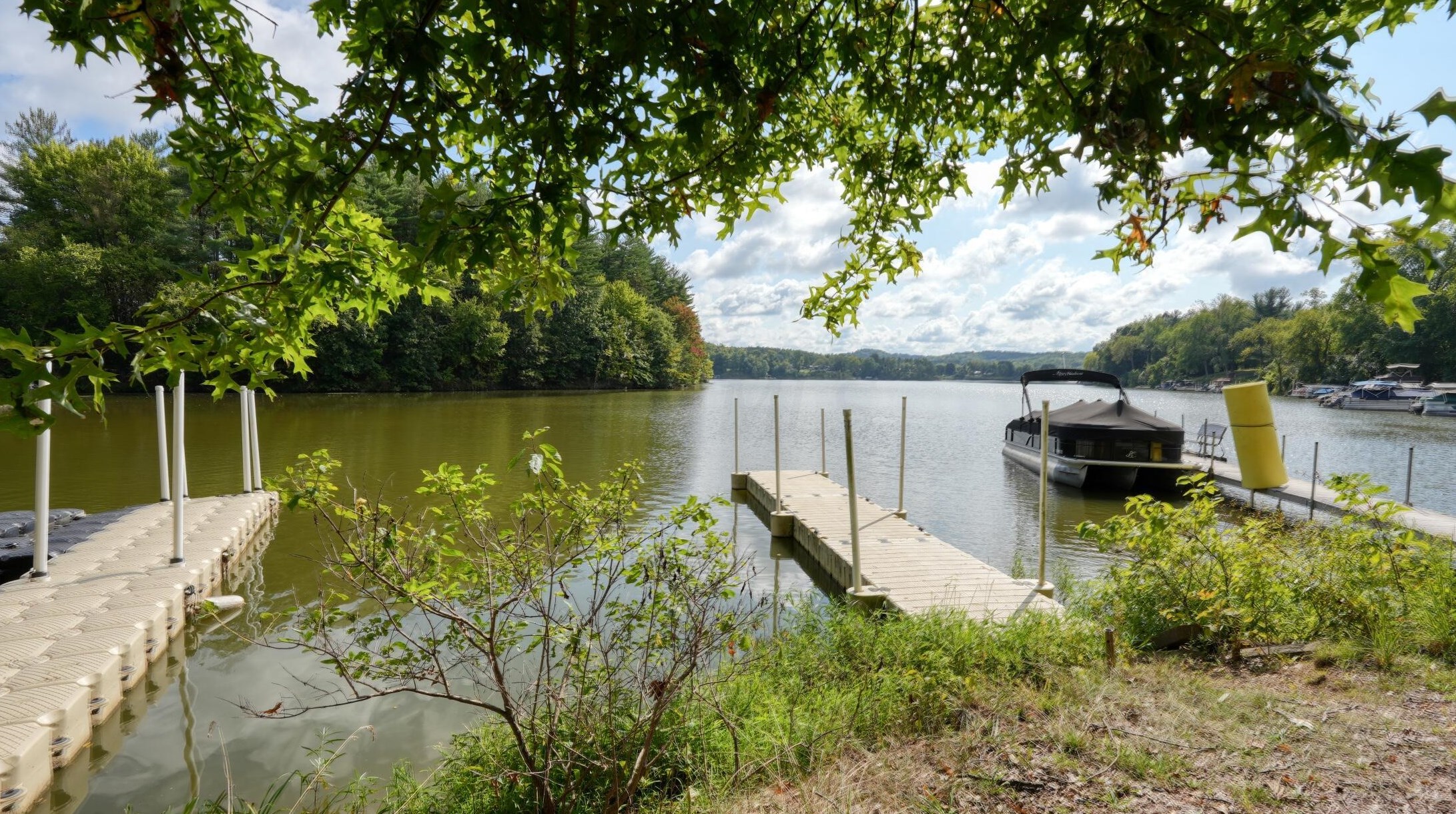 335 Bass Ln, Senecaville, OH 43780-9790