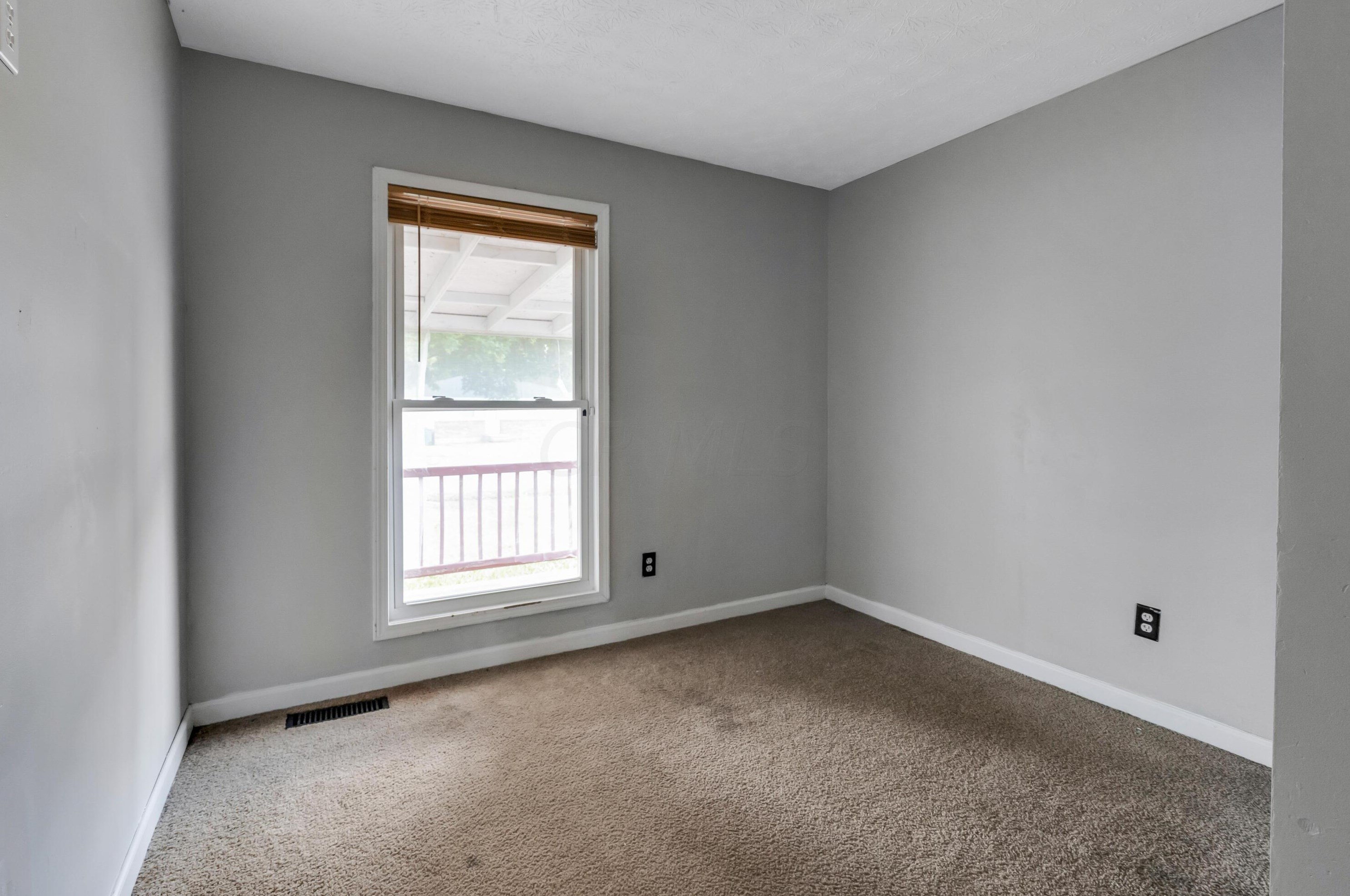 2495 Jeri Ave, Columbus OH  43219-1338 exterior