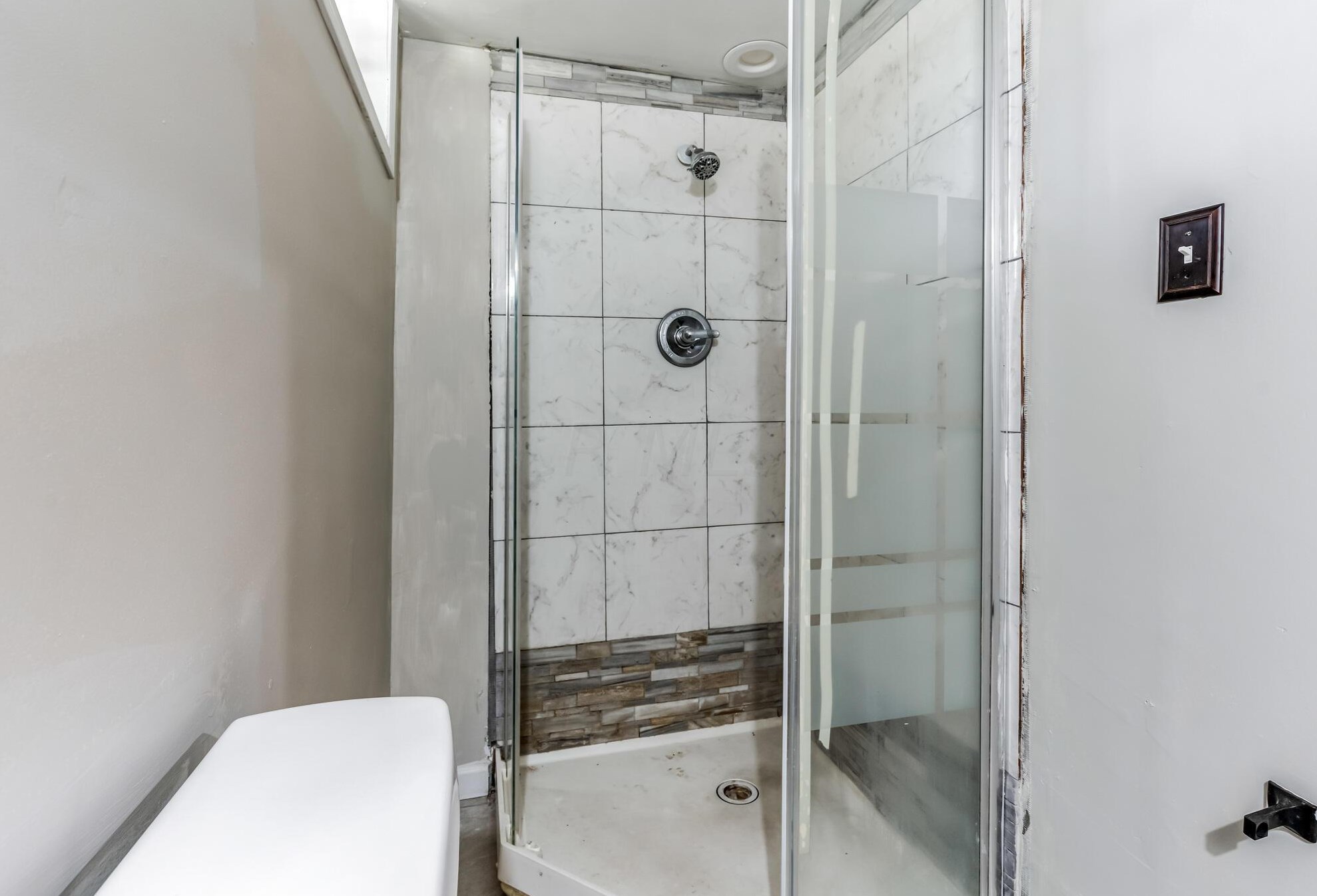 2495 Jeri Ave, Columbus OH  43219-1338 exterior