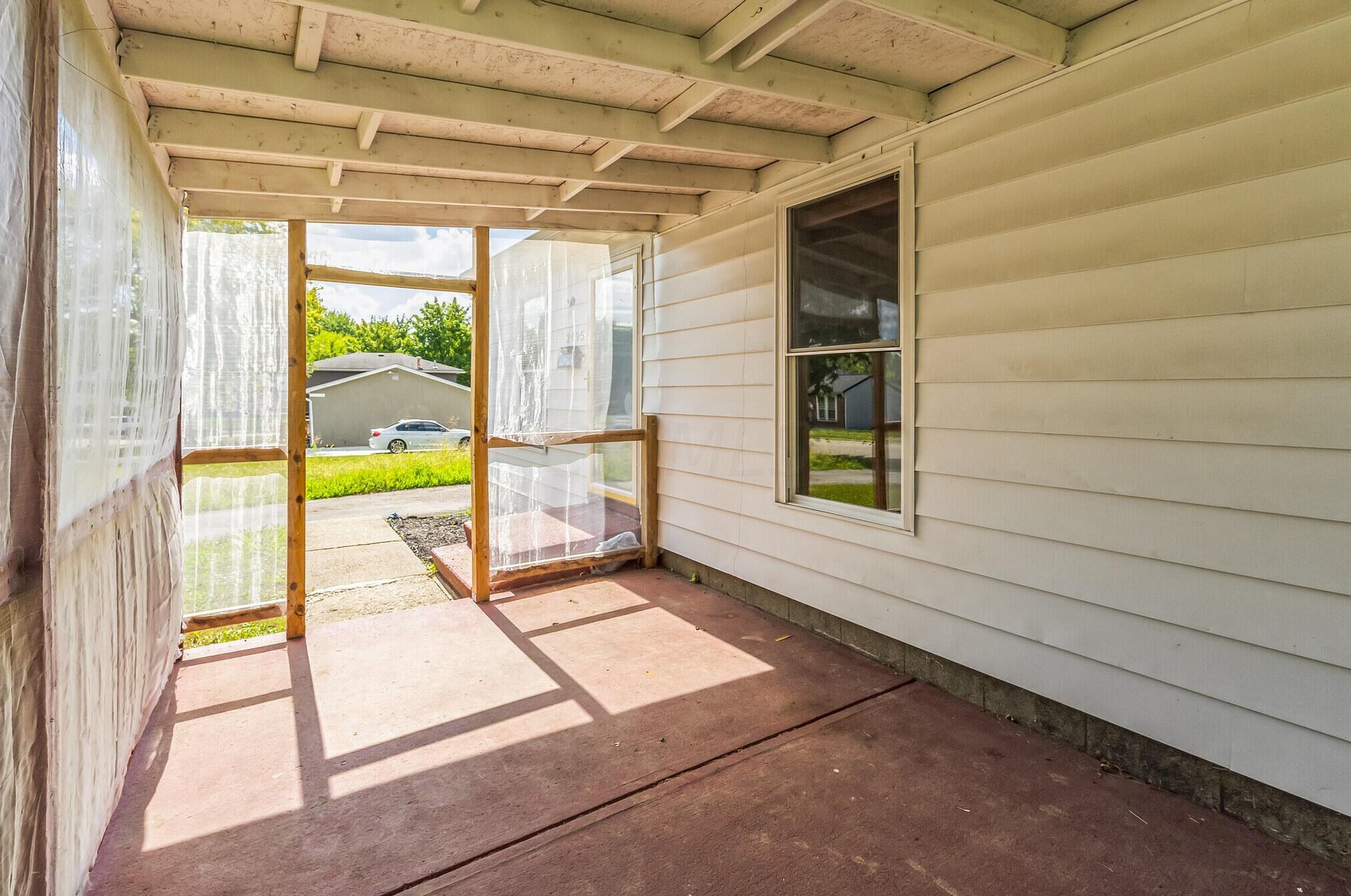 2495 Jeri Ave, Columbus OH  43219-1338 exterior