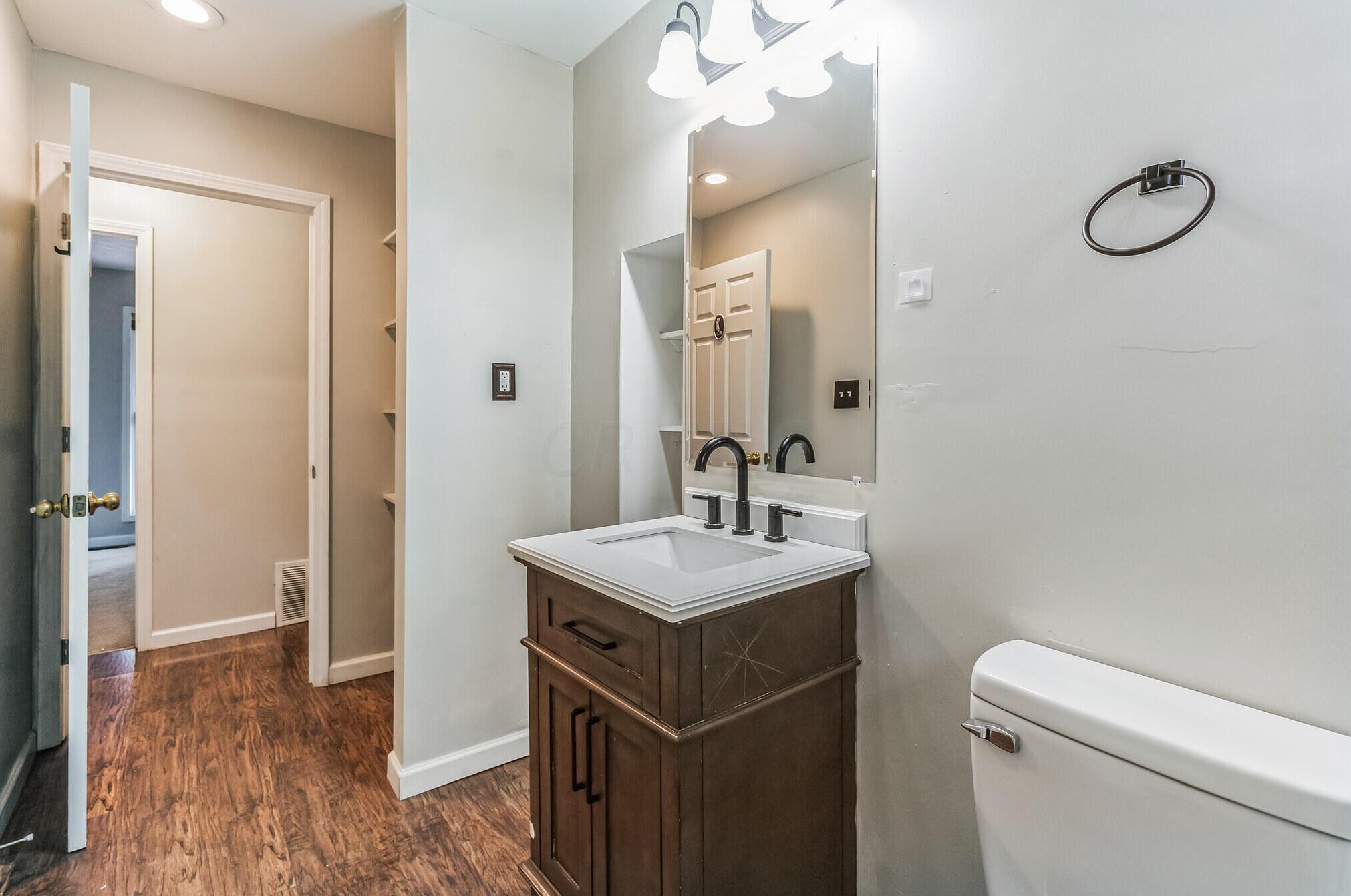 2495 Jeri Ave, Columbus OH  43219-1338 exterior