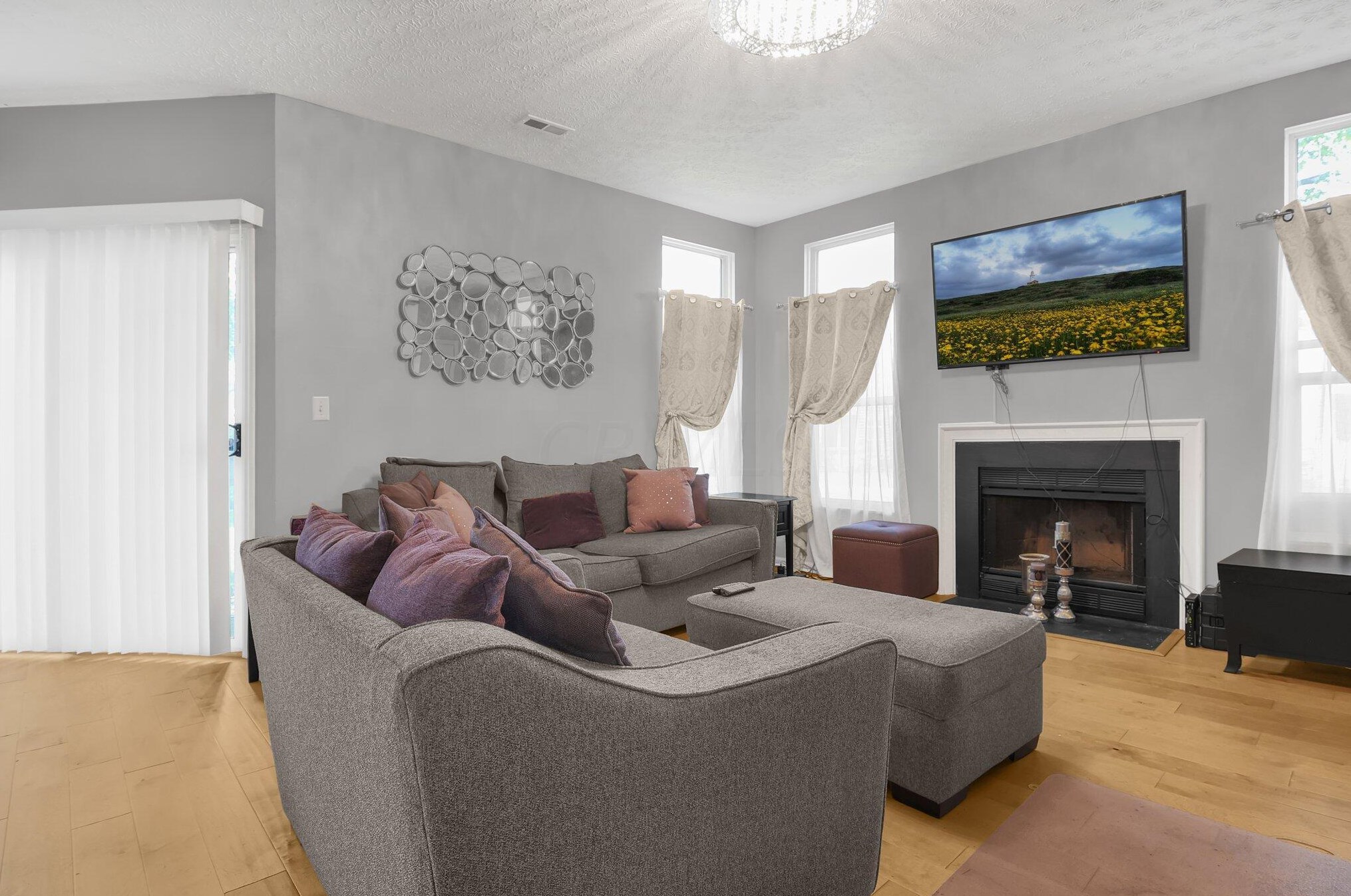 3477 Fishinger Mill Dr, Hilliard OH 43026-9310 exterior