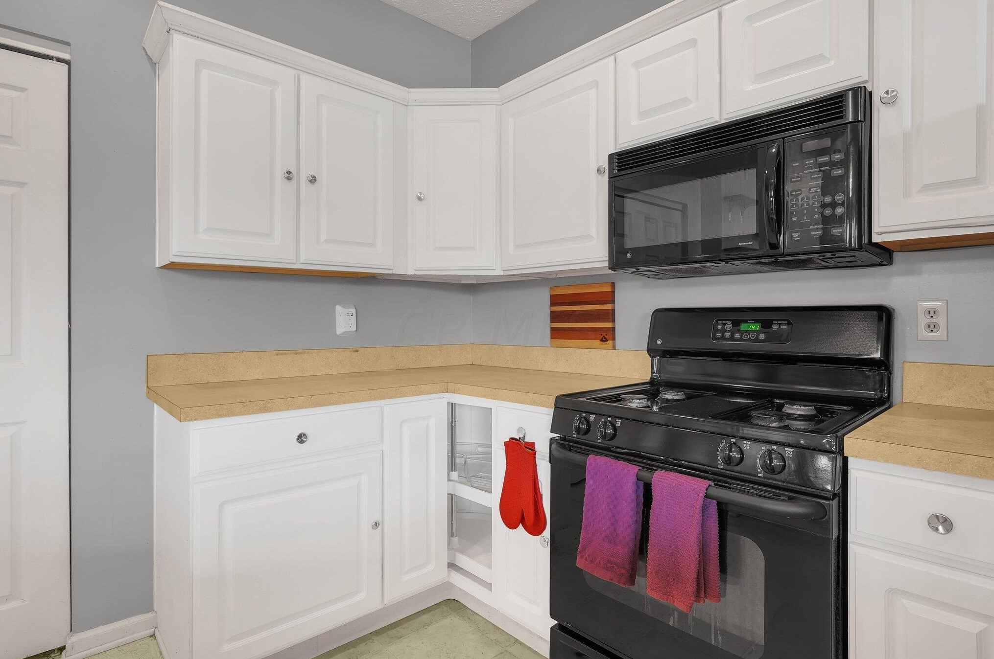 3477 Fishinger Mill Dr, Hilliard OH 43026-9310 exterior