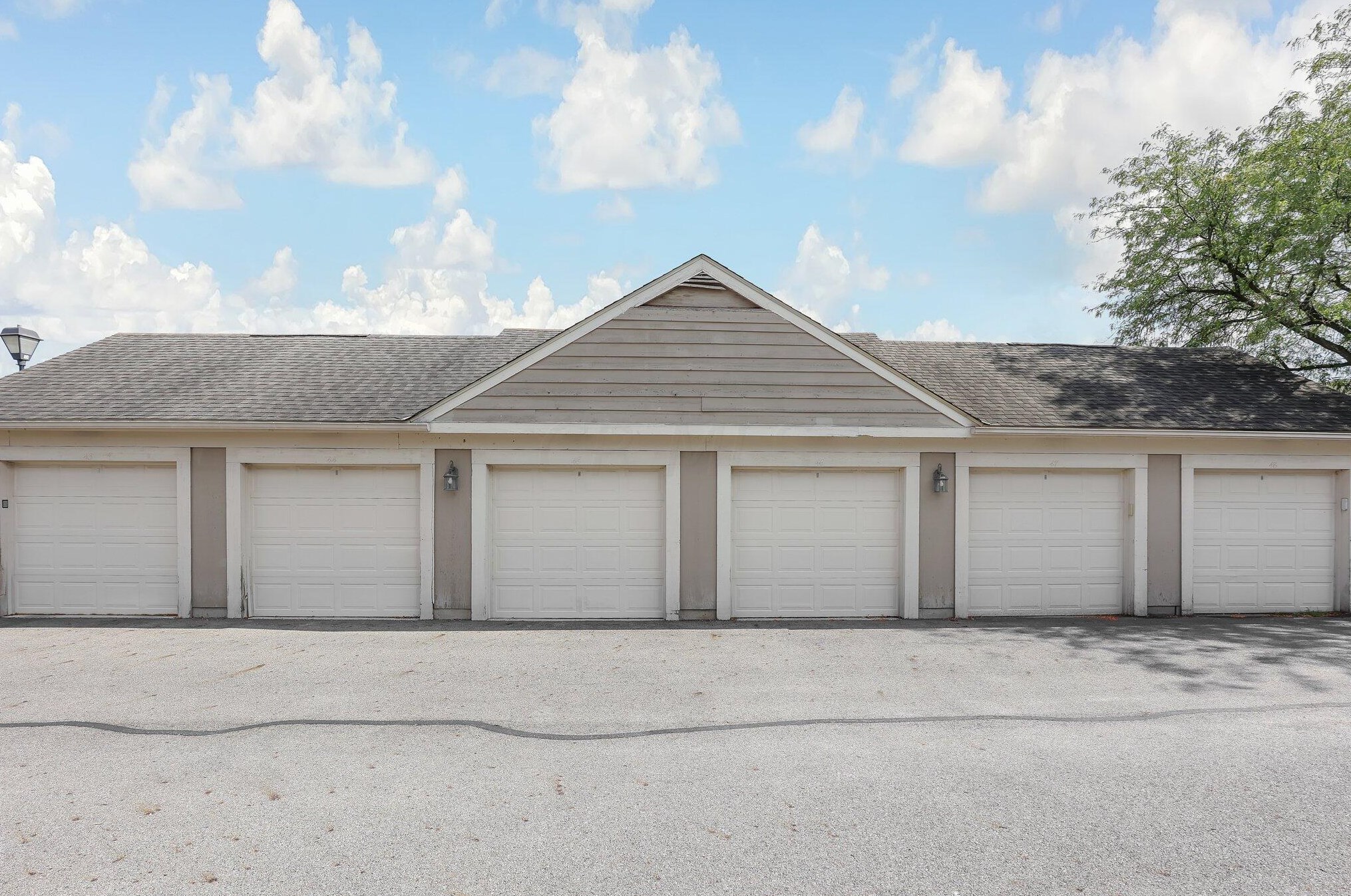 3477 Fishinger Mill Dr, Hilliard OH 43026-9310 exterior