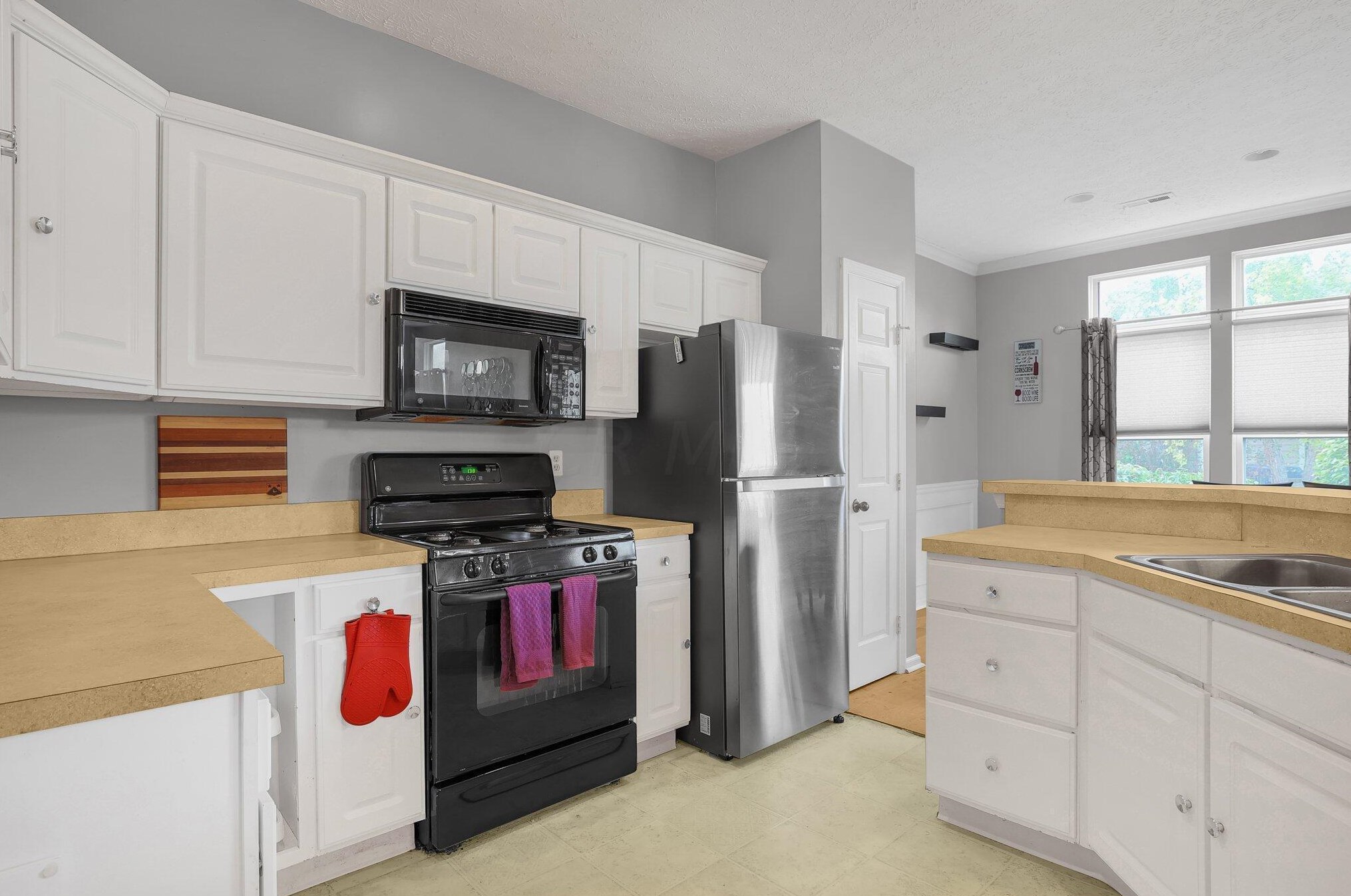 3477 Fishinger Mill Dr, Hilliard OH 43026-9310 exterior