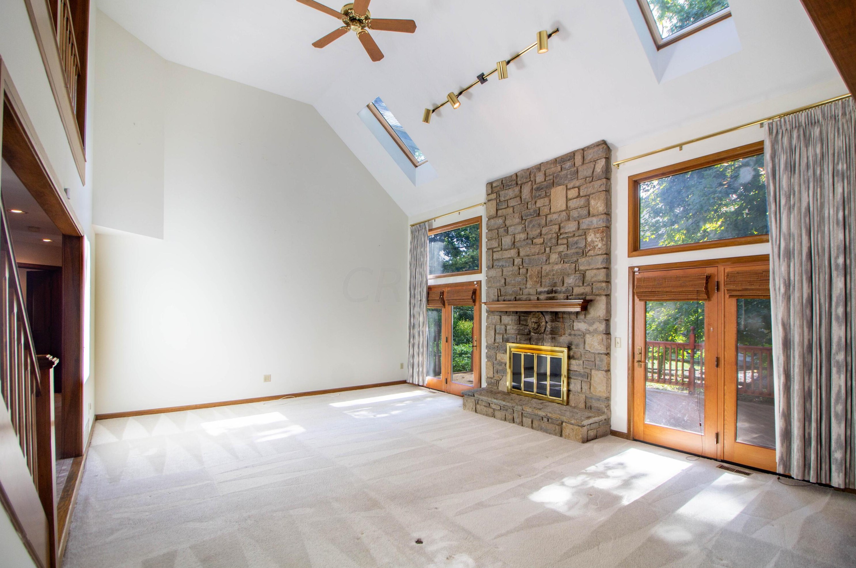 8176 Lake Bluff Ct, Columbus, OH 43235-4670