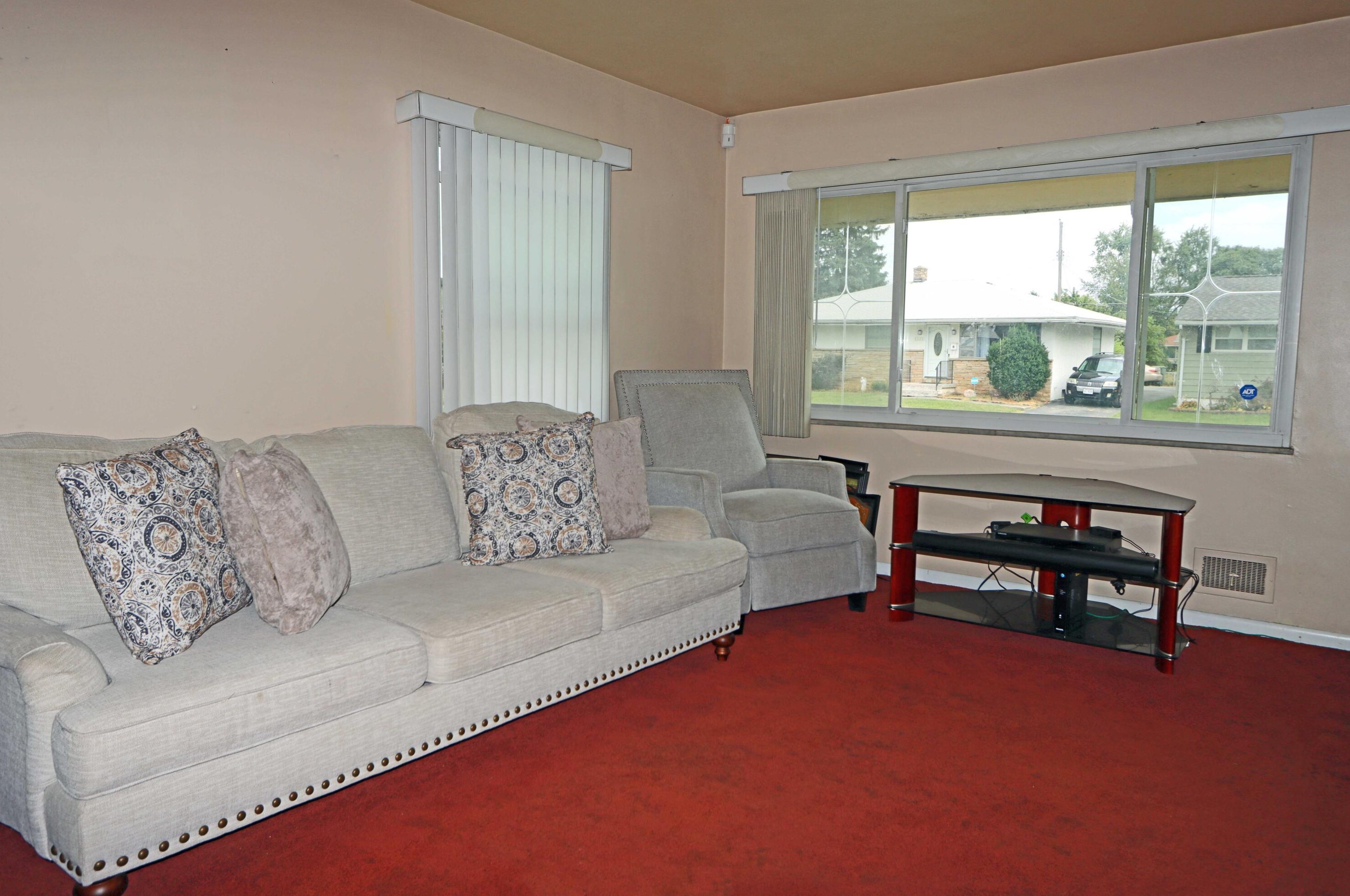 1521 Cunard Rd, Columbus OH 43227-3277 exterior