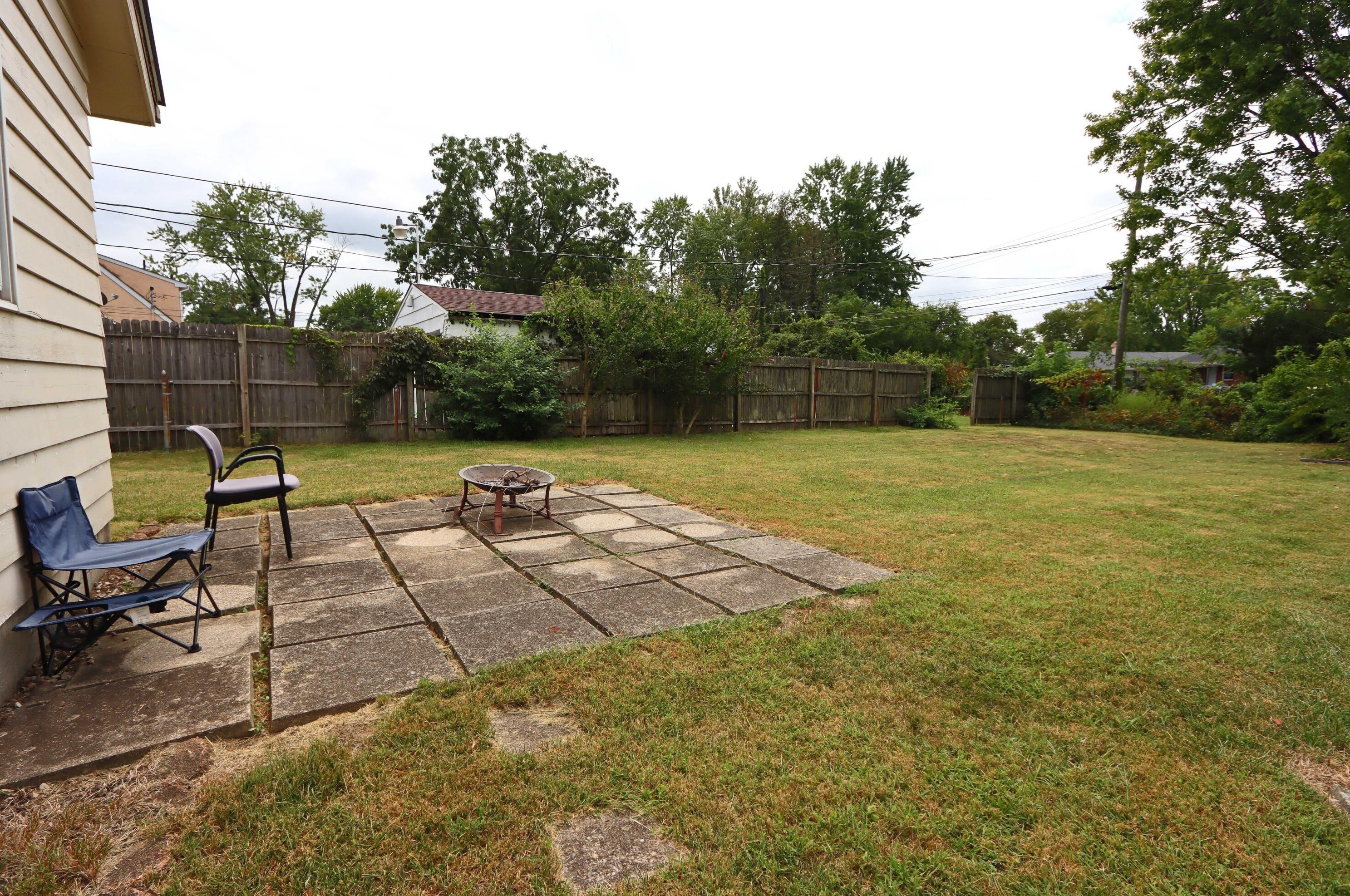 1521 Cunard Rd, Columbus OH 43227-3277 exterior