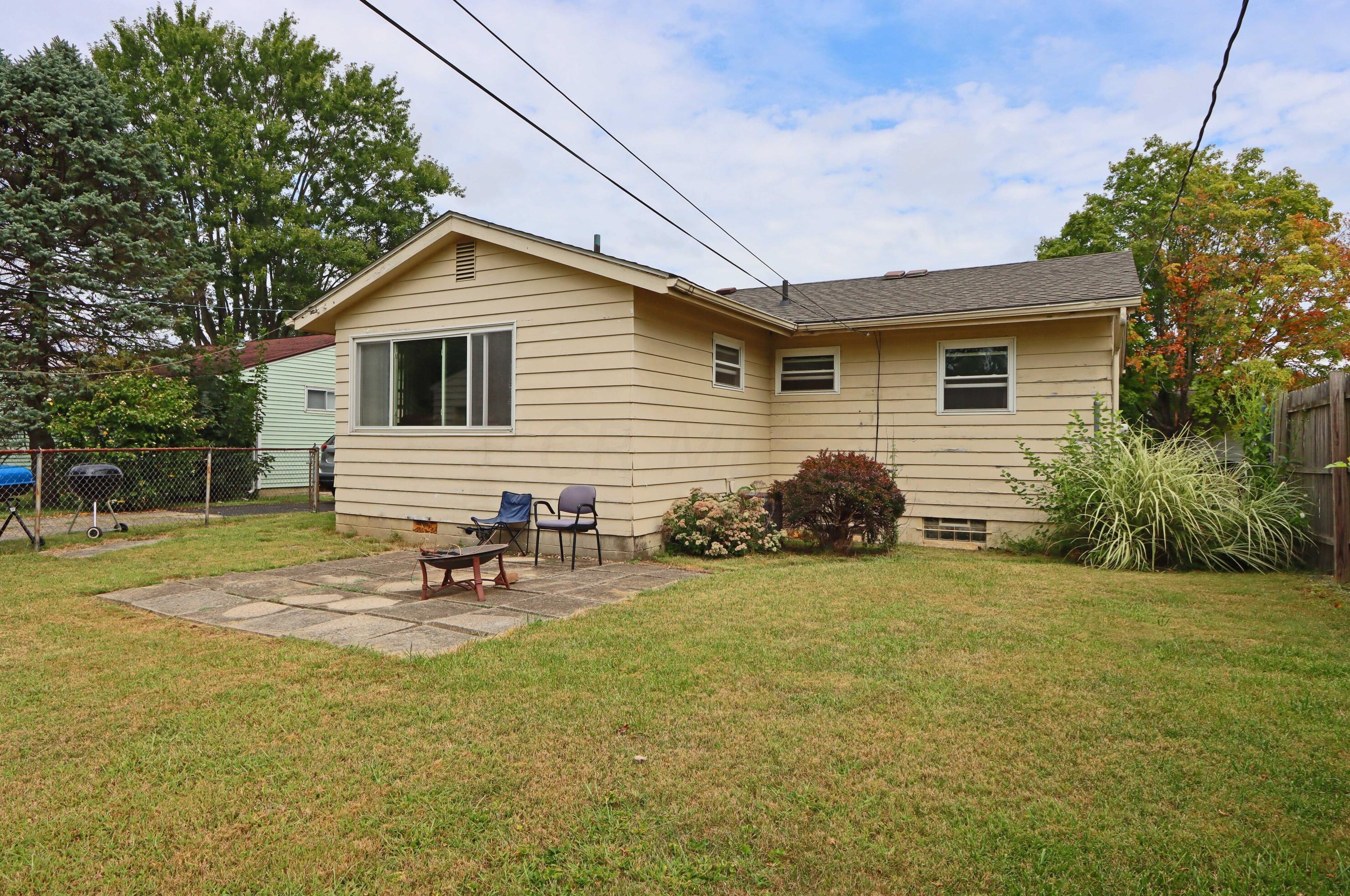 1521 Cunard Rd, Columbus OH 43227-3277 exterior