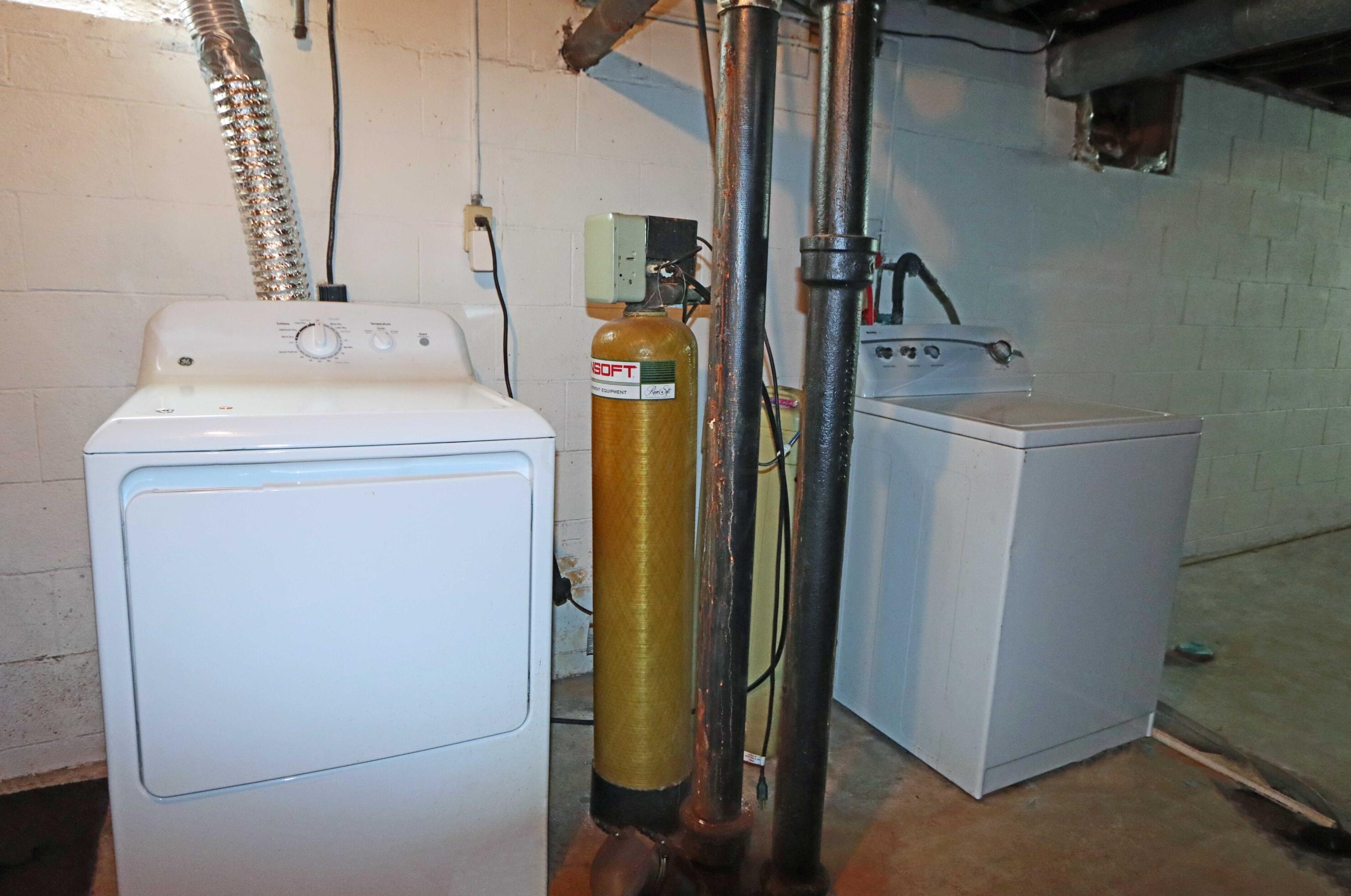 1521 Cunard Rd, Columbus OH 43227-3277 exterior