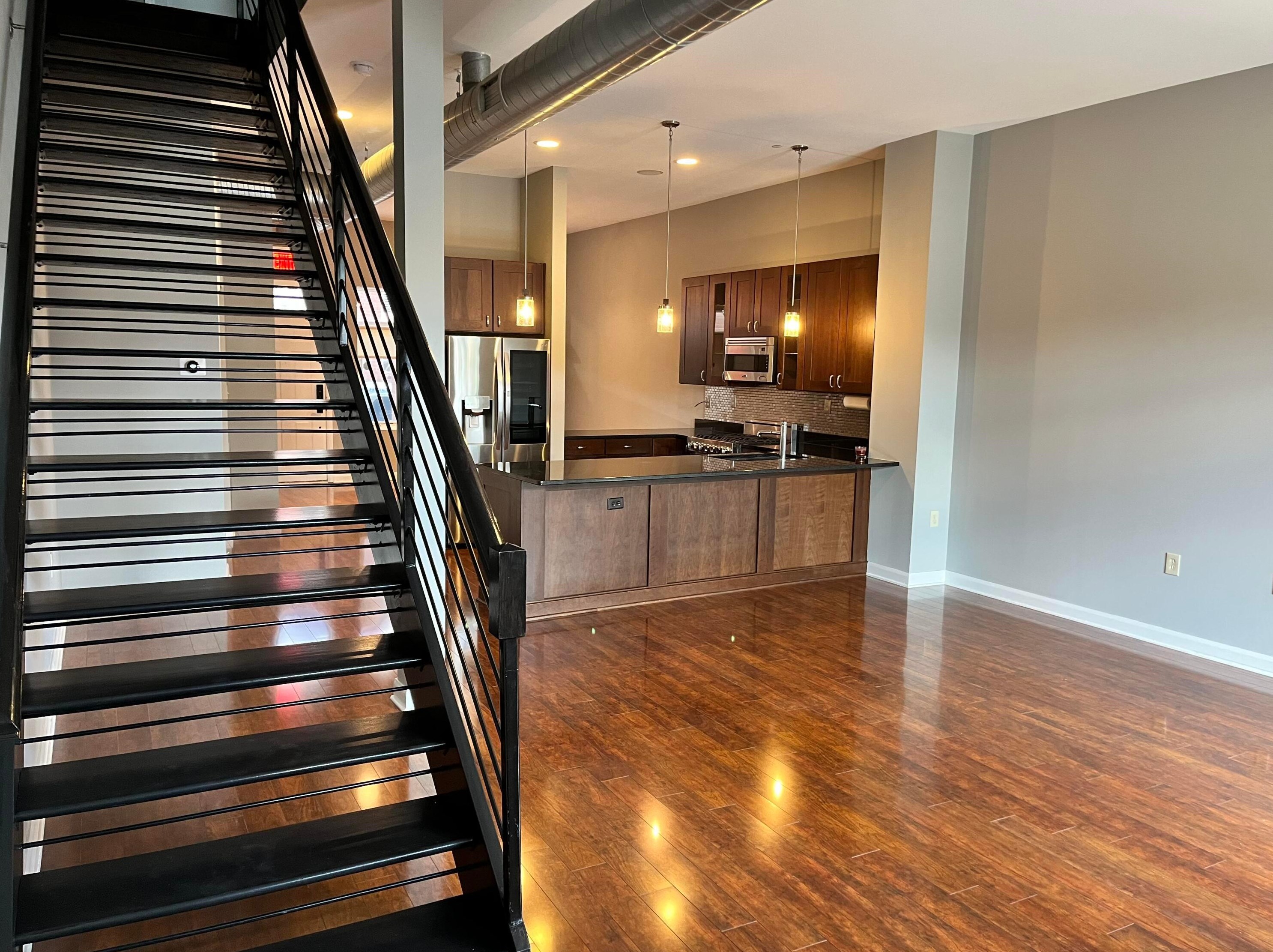 28 W Poplar Ave, Columbus, OH 43215