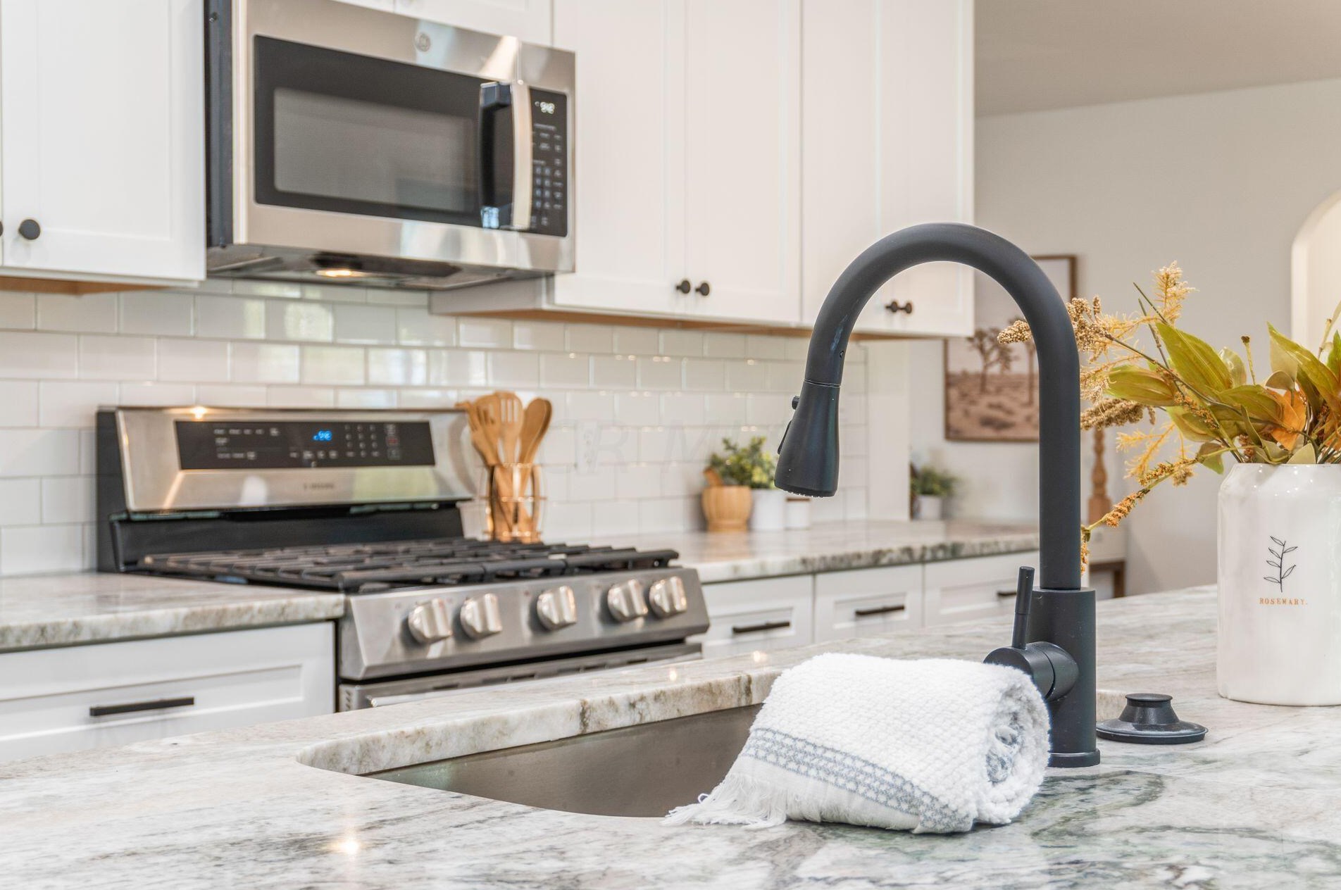 278 Rumsey Rd, Columbus OH 43207-3922 exterior