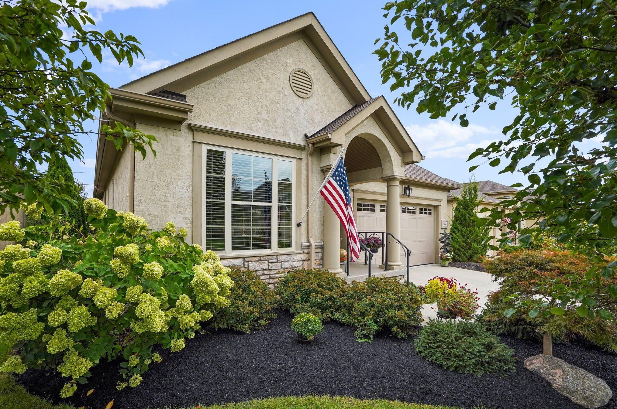 1454 Denbigh Dr, Columbus, OH 43220-2631