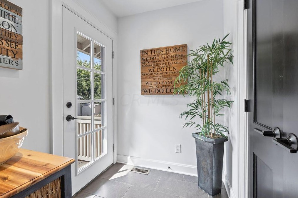 2561 Bryden Rd, Columbus OH 43205-1729 exterior