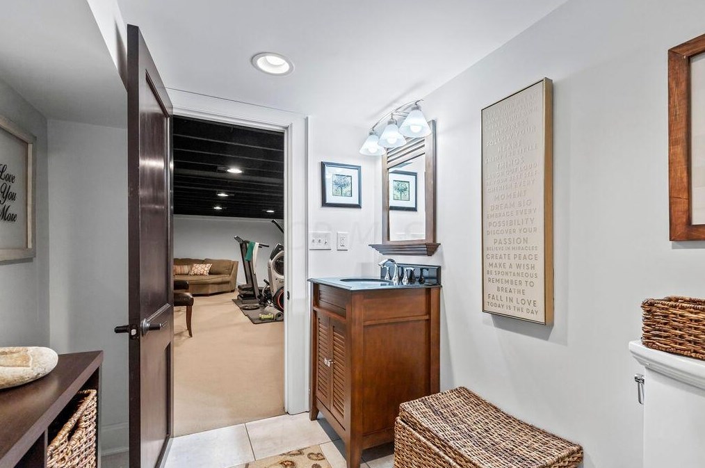 2561 Bryden Rd, Columbus OH 43205-1729 exterior