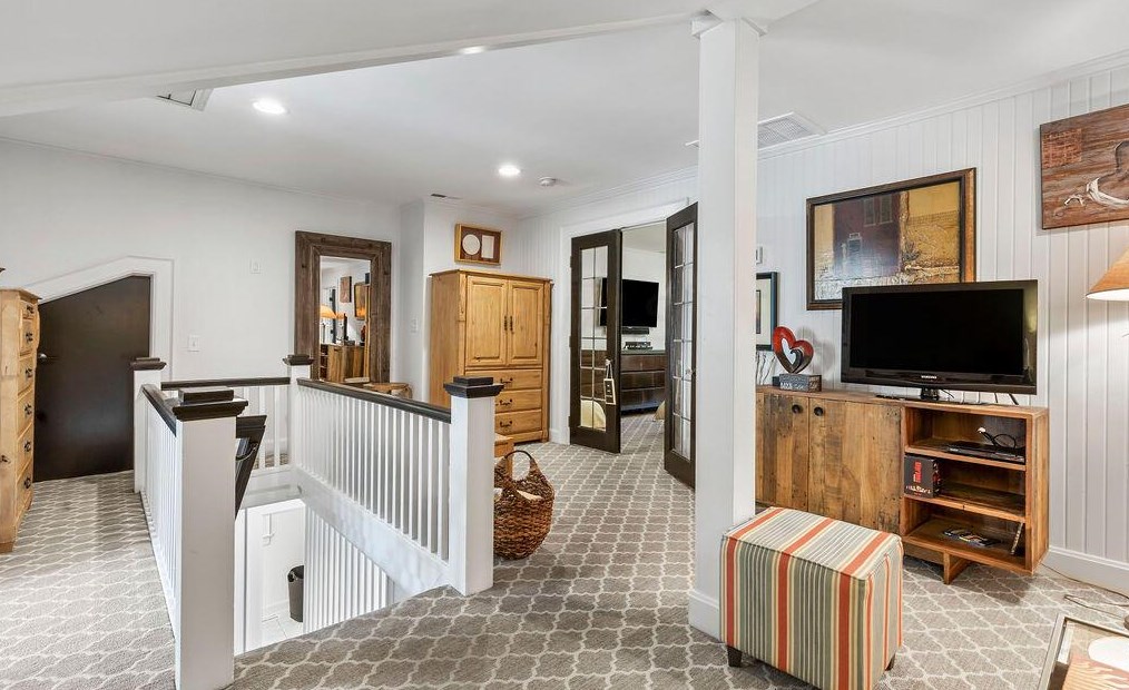 2561 Bryden Rd, Columbus OH 43205-1729 exterior