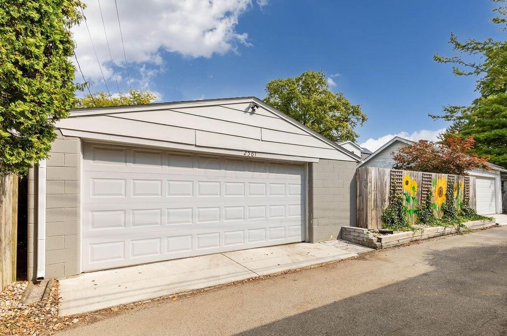 2561 Bryden Rd, Columbus OH 43205-1729 exterior