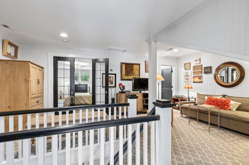 2561 Bryden Rd, Columbus OH 43205-1729 exterior