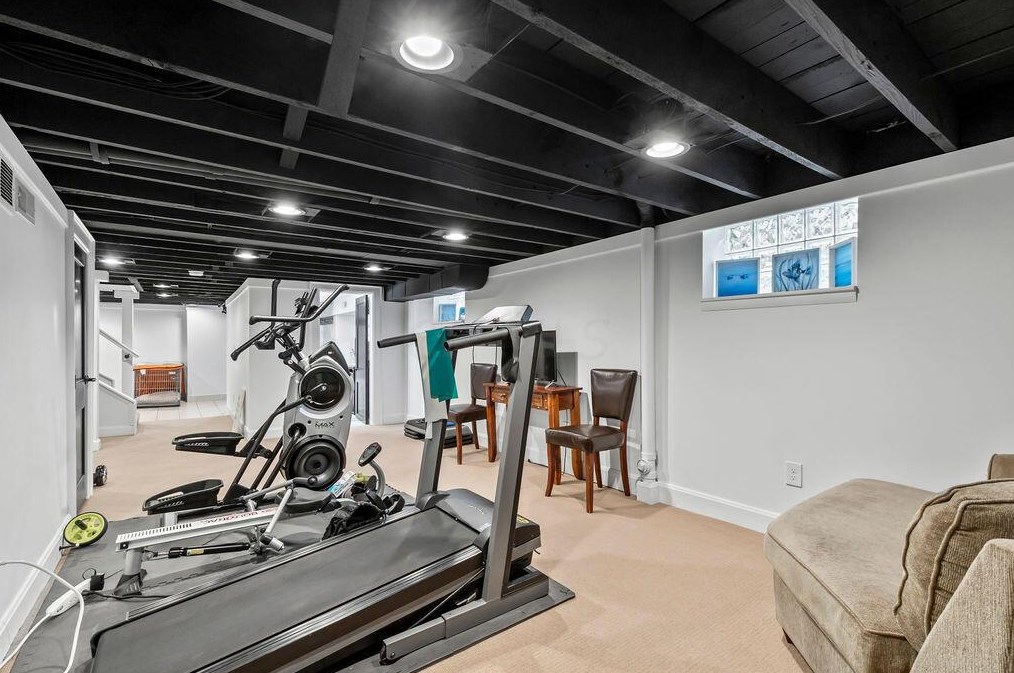 2561 Bryden Rd, Columbus OH 43205-1729 exterior